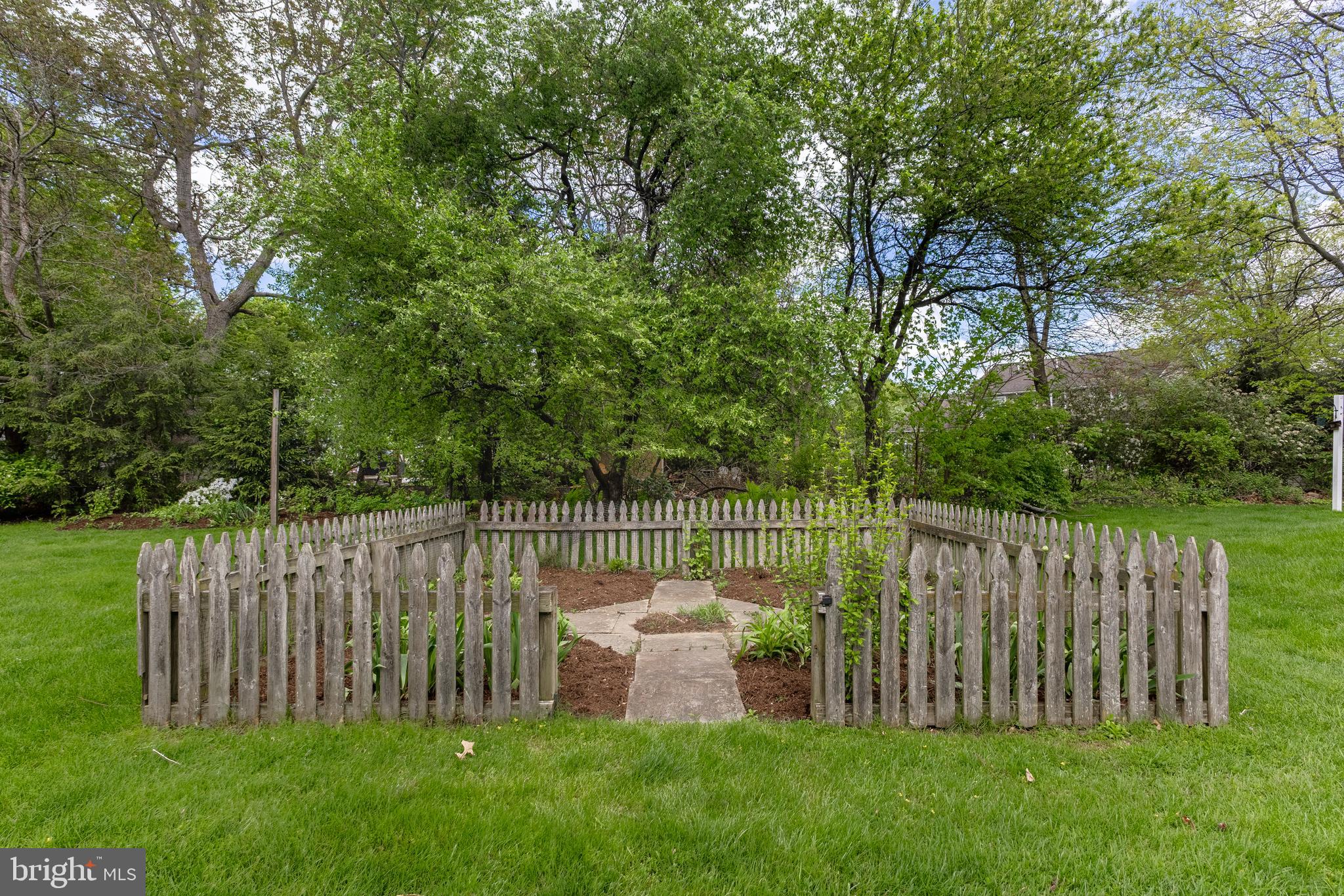 OAK POINTE - Residential