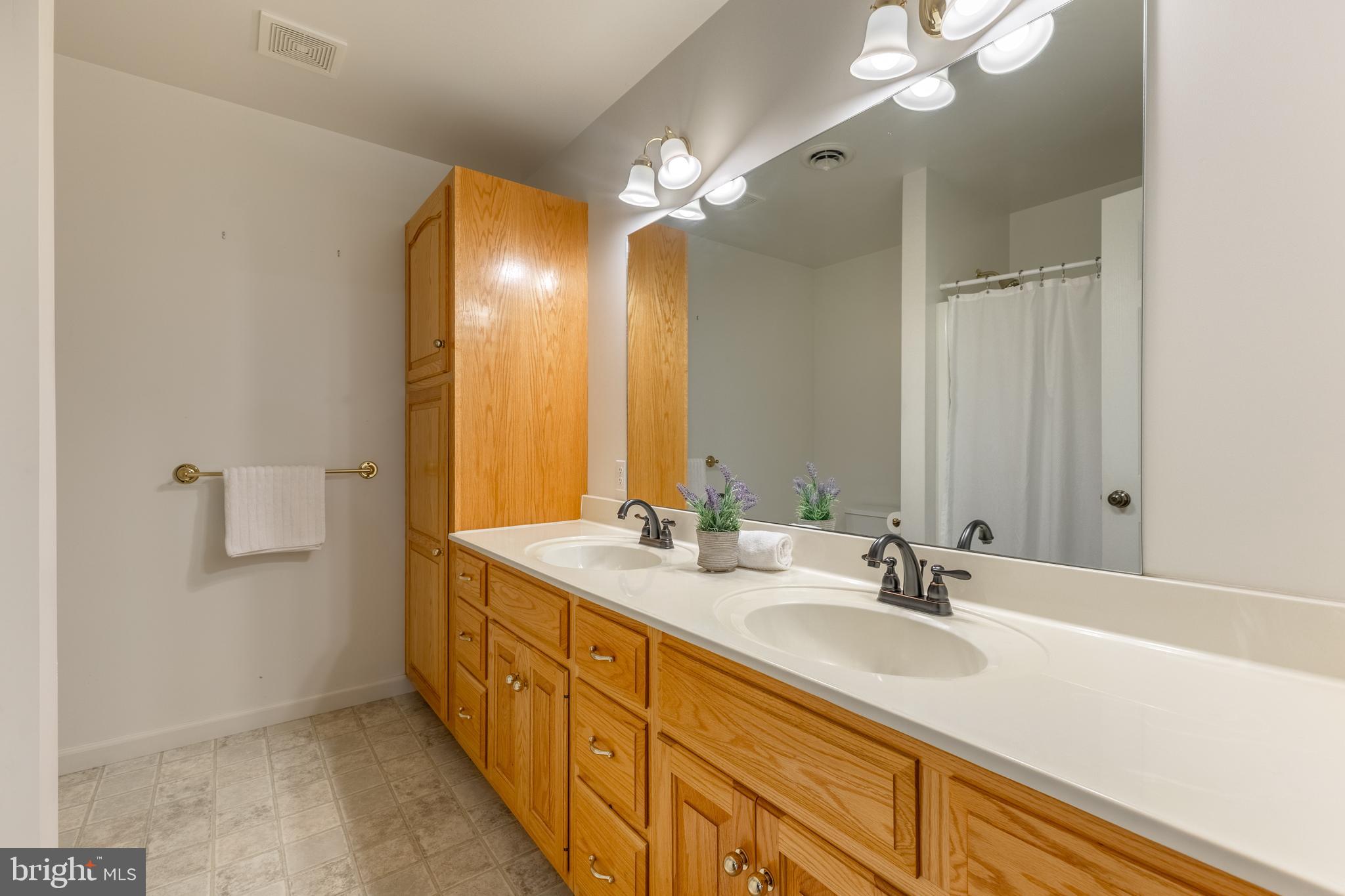 OAK POINTE - Residential