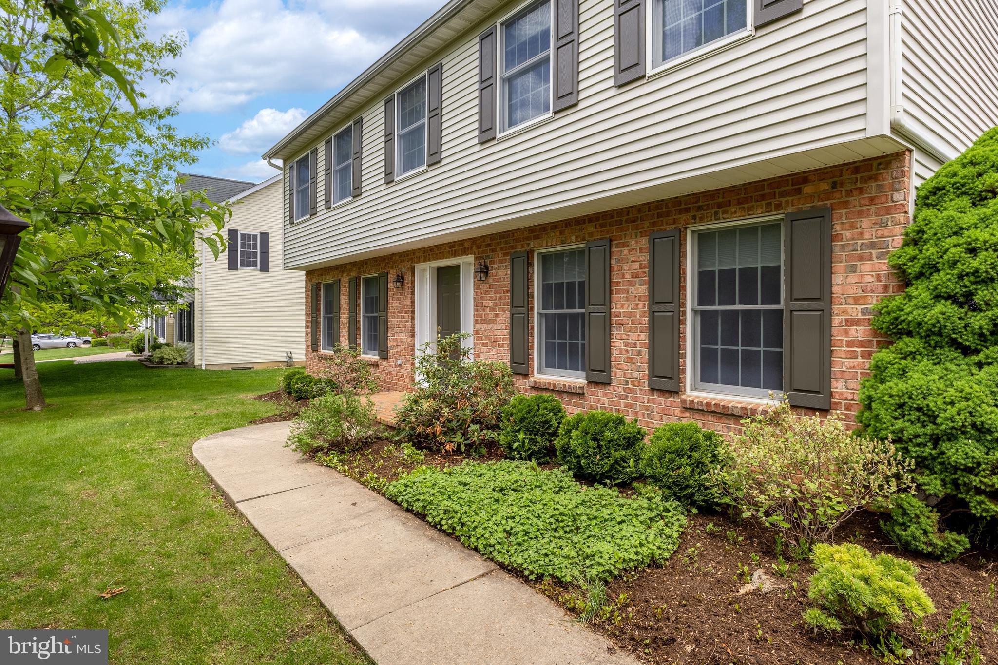 OAK POINTE - Residential