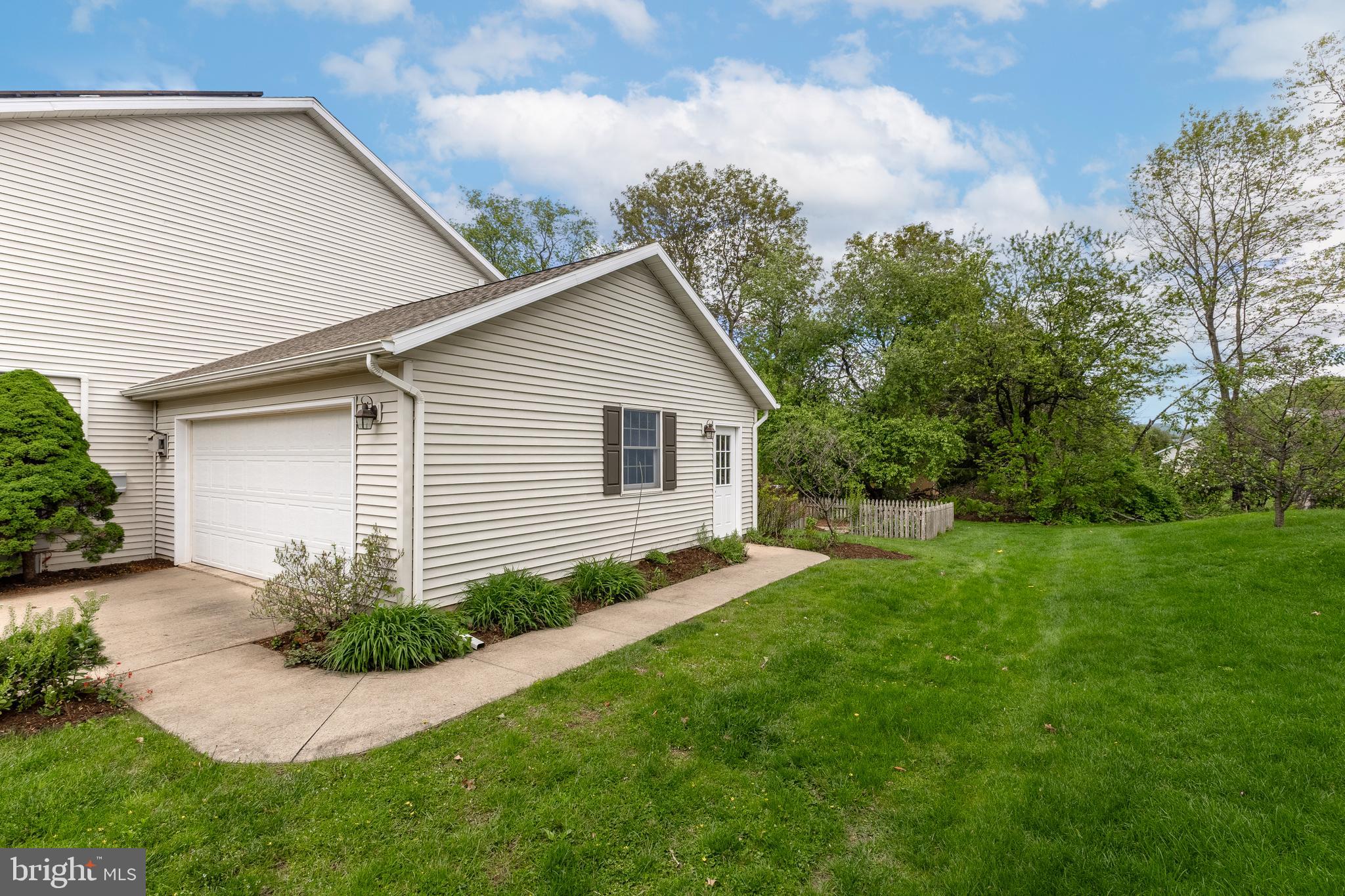 OAK POINTE - Residential