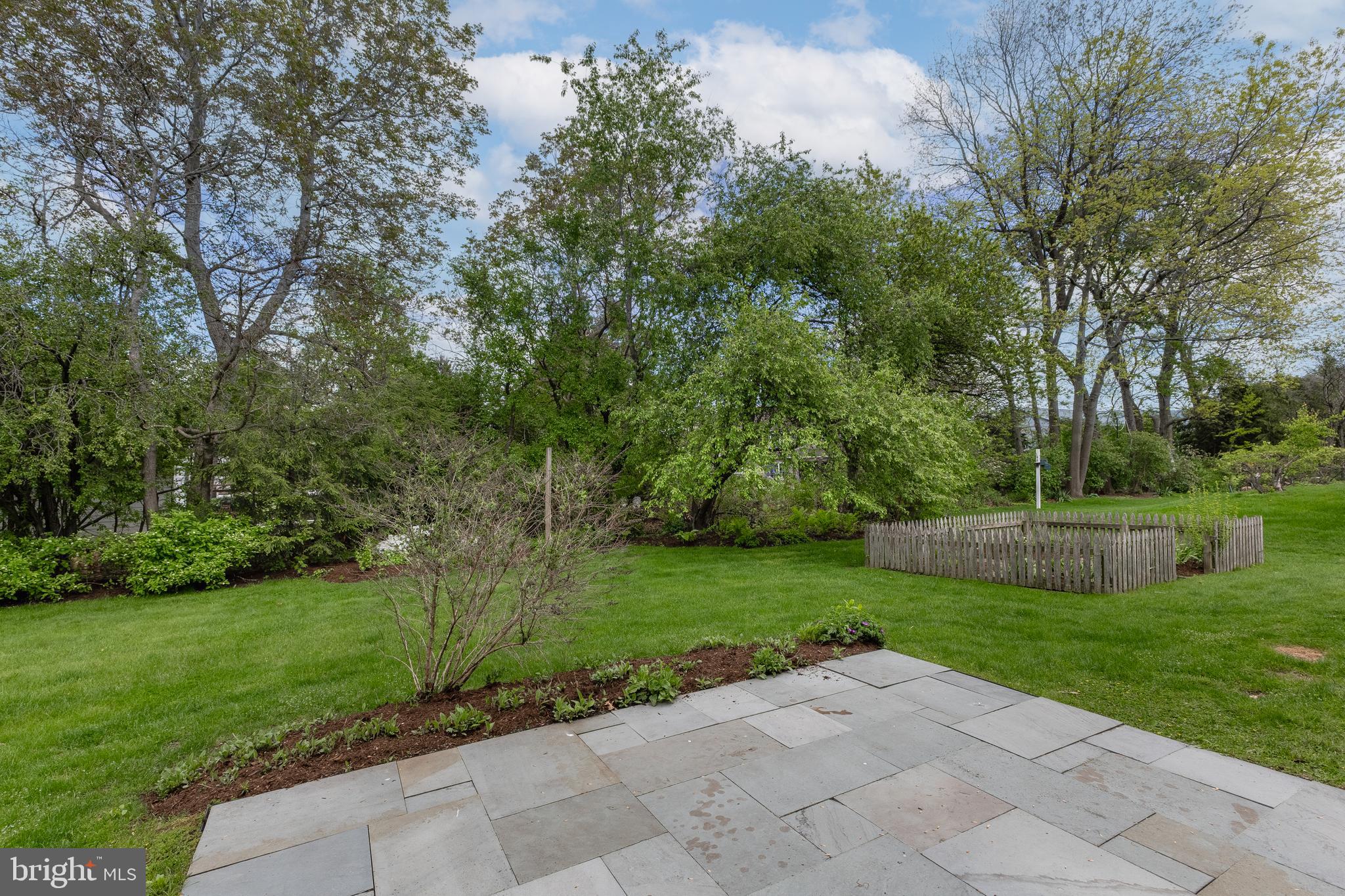 OAK POINTE - Residential