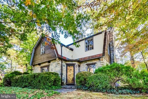 Photo of 8509 WOODHAVEN BLVD, BETHESDA, MD 20817 (MLS # MDMC2072892)