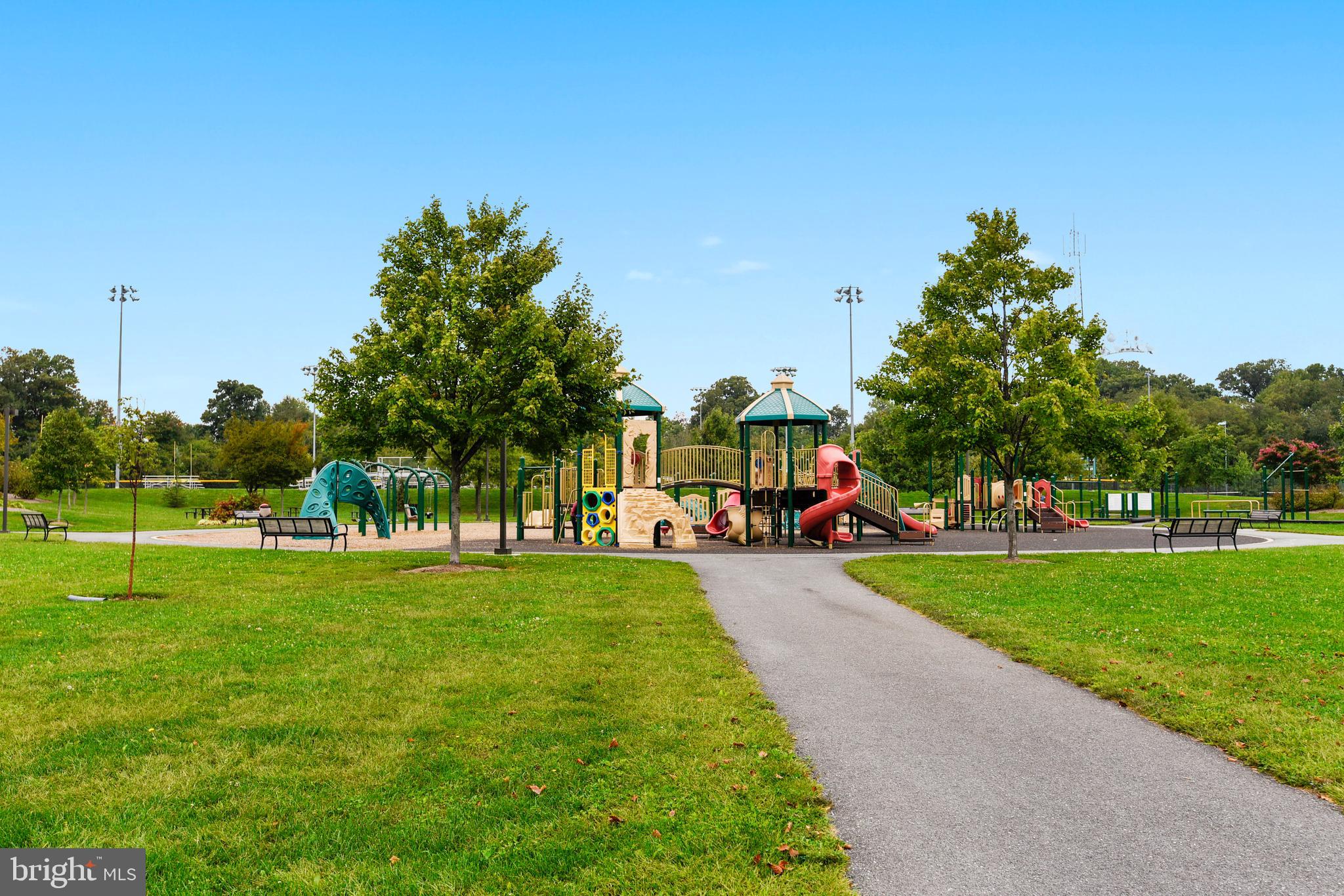 KING FARM VILLAGE CENTER - Residential Lease