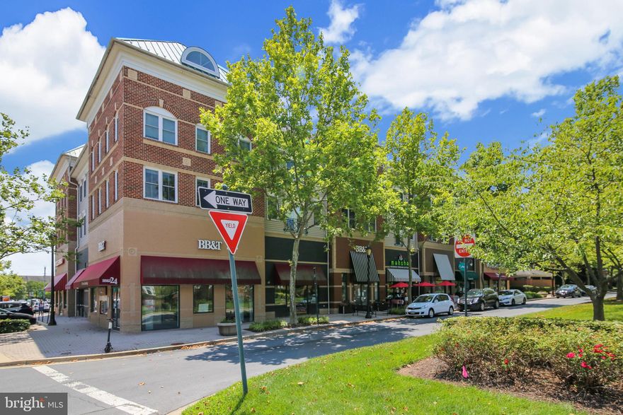 Location, location, location! Welcome to this lovely condominium with tons of natural light in the very desirable King Farm community! Step outside your door to restaurants, shopping, groceries, banking and more! Walk just three blocks to Shady Grove Metro or take complementary King Farm shuttle bus services. Enjoy two community pools exclusive to King Farm residents, numerous parks, and convenient access to Millennium and Rock Creek recreation trails for hiking, running and biking. Community activities include movies in the park, wine tastings and much more. Welcome Home! You will love this beautiful 2 bedroom 2.5 bath condo freshly painted. Recently installed hardwood/LVP flooring on the main and upper  level, updated kitchen with granite counter tops, stainless steel appliances. On the second level you have 2 large bedrooms, two full baths and a full size washer & dryer.  ***FANTASTIC LOCATION*** CLOSE TO I-270, PUBLIC TRANSPORTATION, SHOPPING, RESTAURANTS AND SO MUCH MORE. Don't miss this opportunity
Please apply on line at***   https://apply.link/41qISHV   ***each adult over 18 must apply and complete application separately**