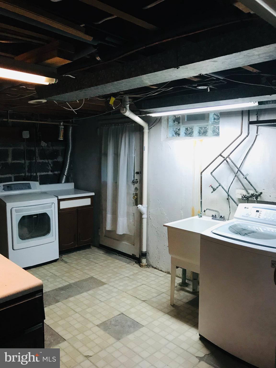 LOCH GLEN - Residential Lease