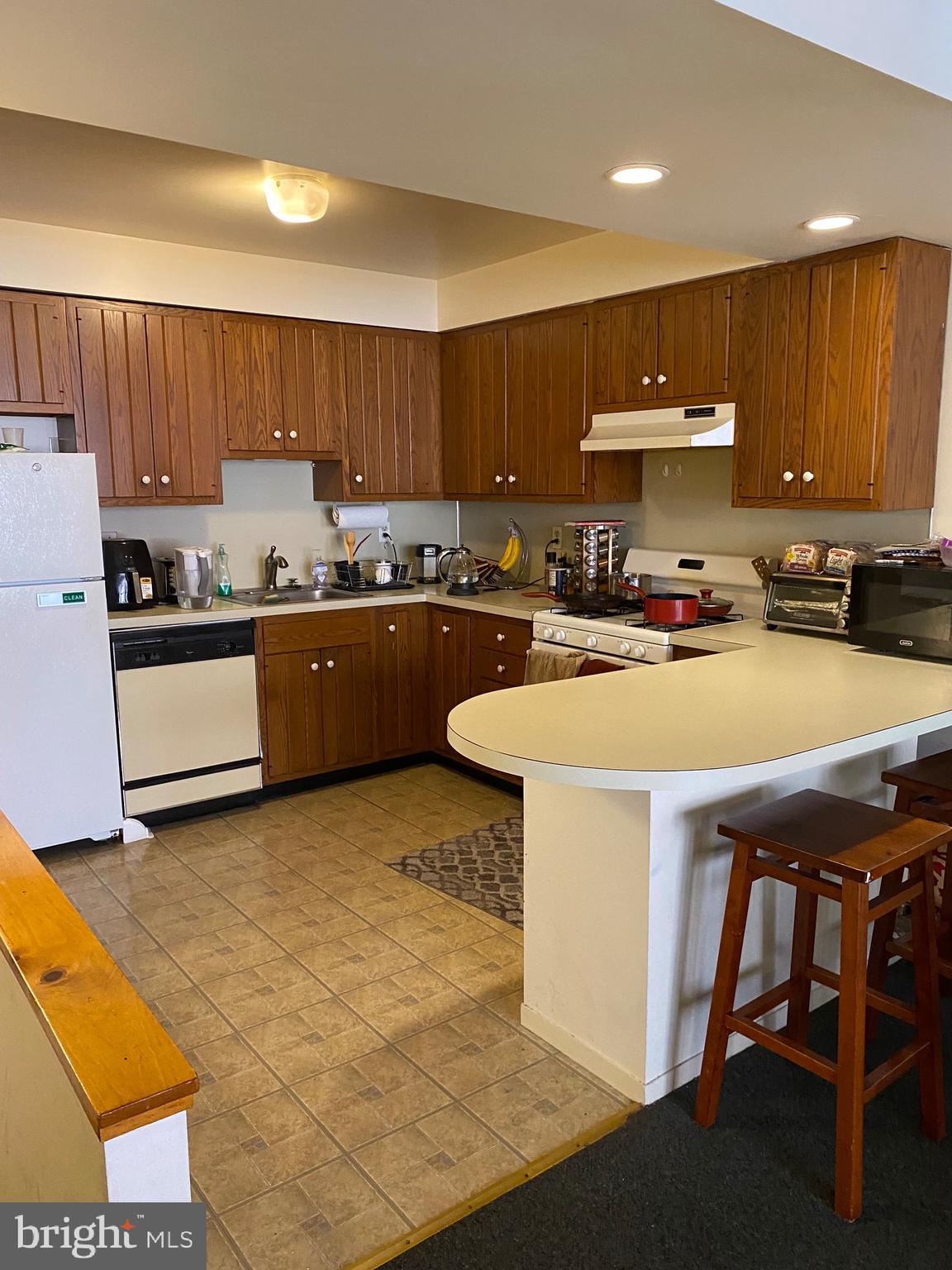 325 S JUNIPER STREET 2ND FLOOR