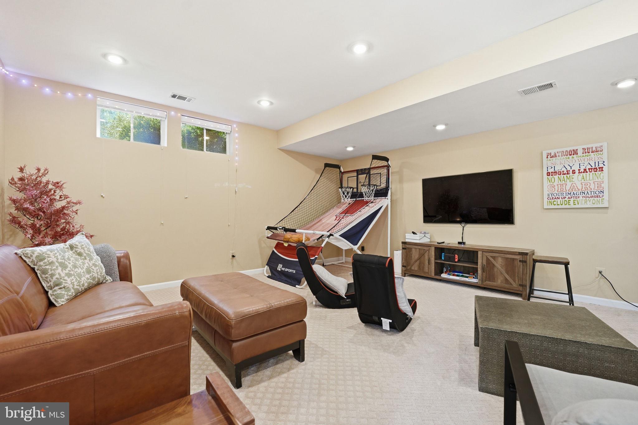 MANORS AT WOLF TRAP - Residential