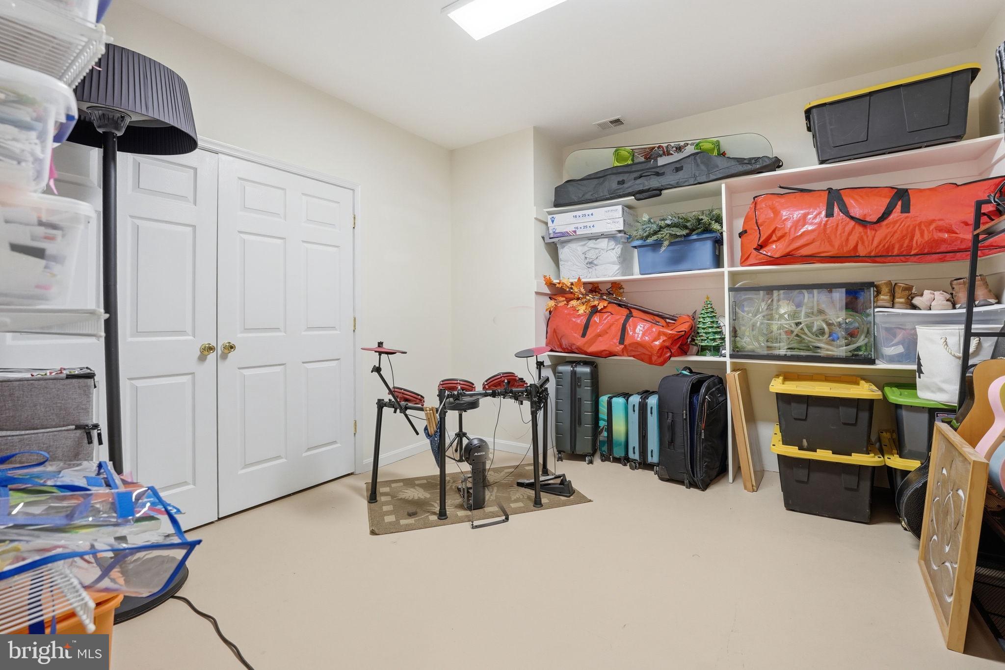 MANORS AT WOLF TRAP - Residential