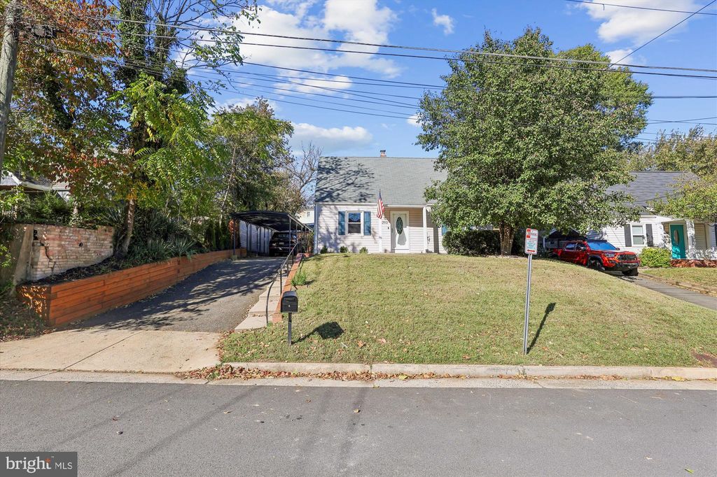 Photo of 2512 Jamaica Drive, ALEXANDRIA, VA 22303 (MLS # VAFX2276092)