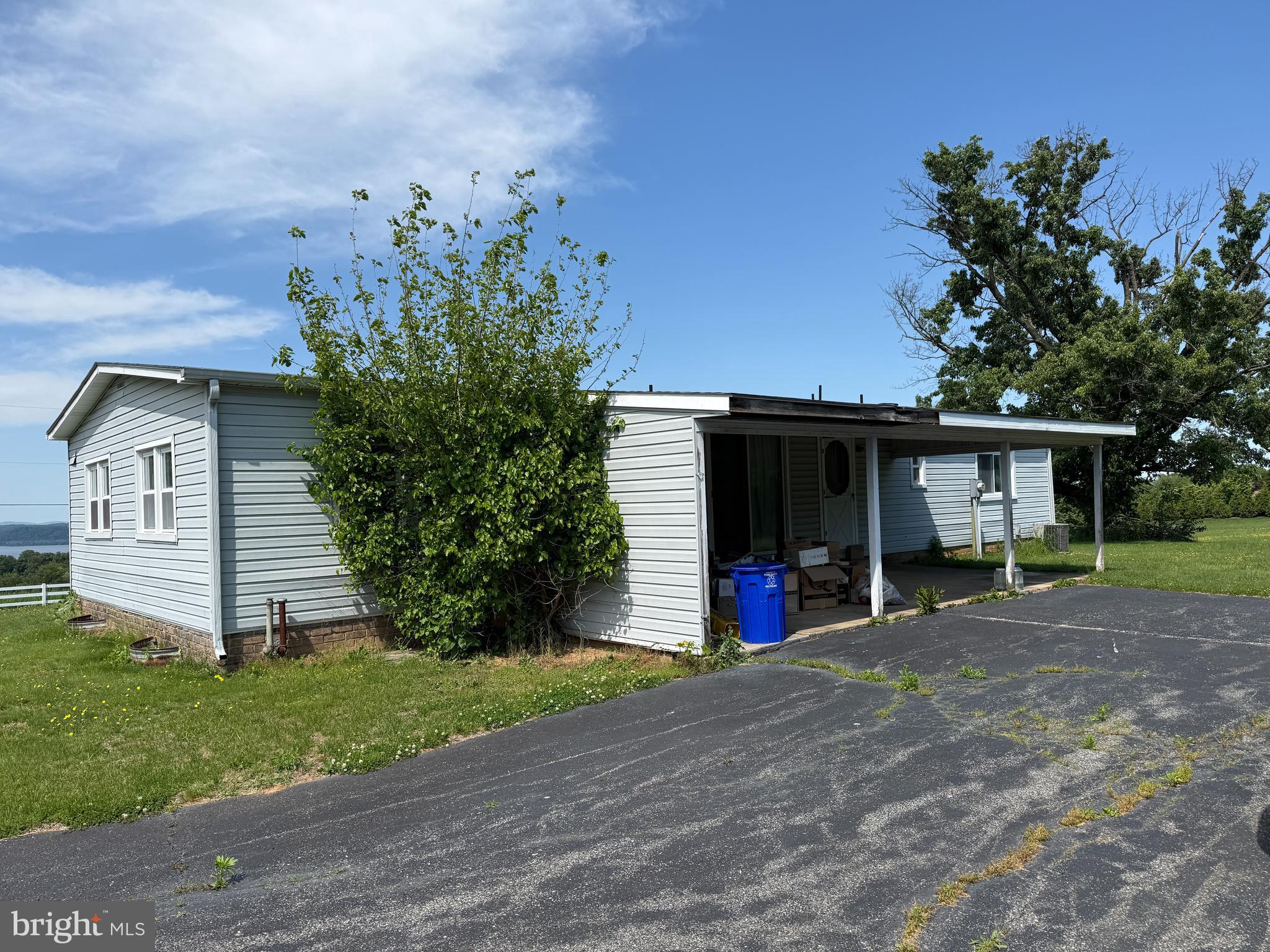 LOWER WINDSOR - Residential