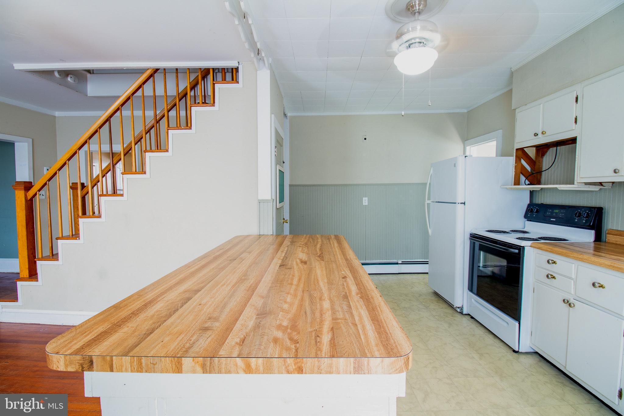 PARKWAY MANOR - Residential