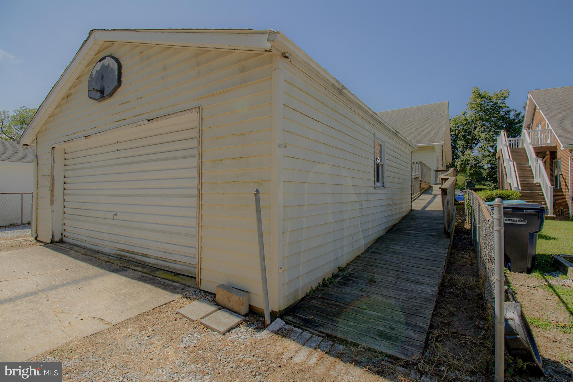 PARKWAY MANOR - Residential