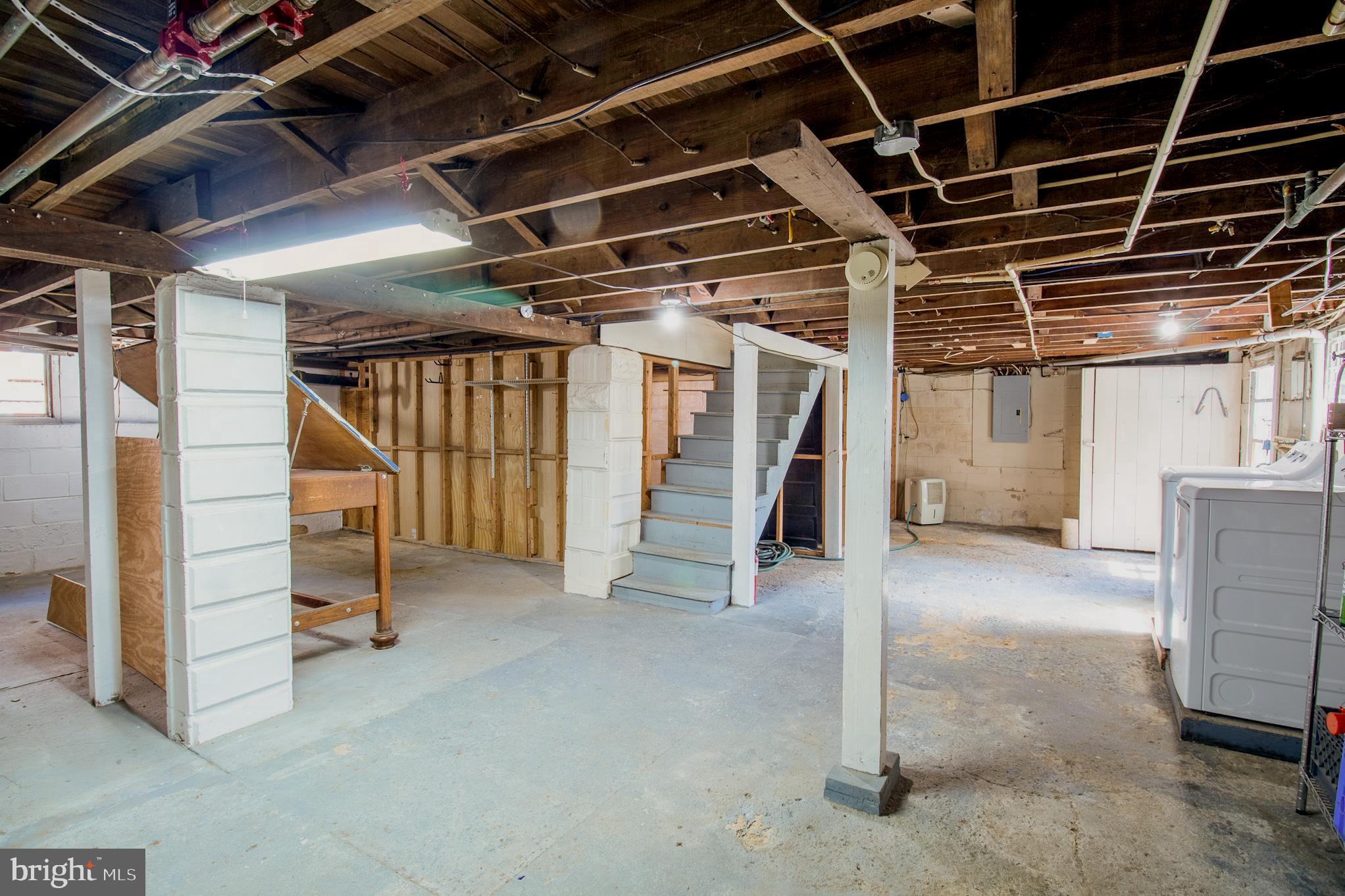 PARKWAY MANOR - Residential