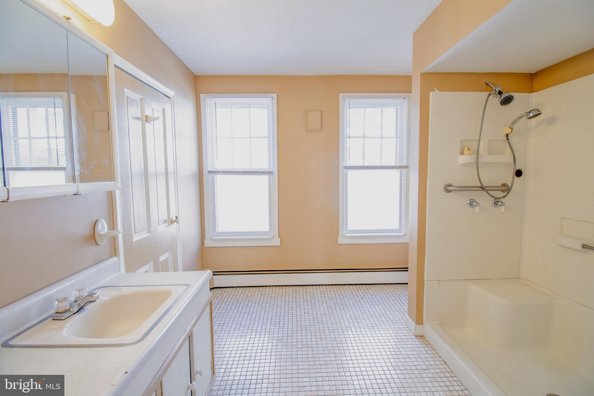 PARKWAY MANOR - Residential