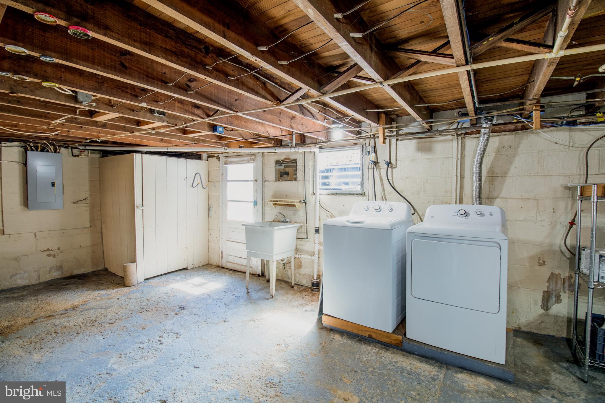 PARKWAY MANOR - Residential