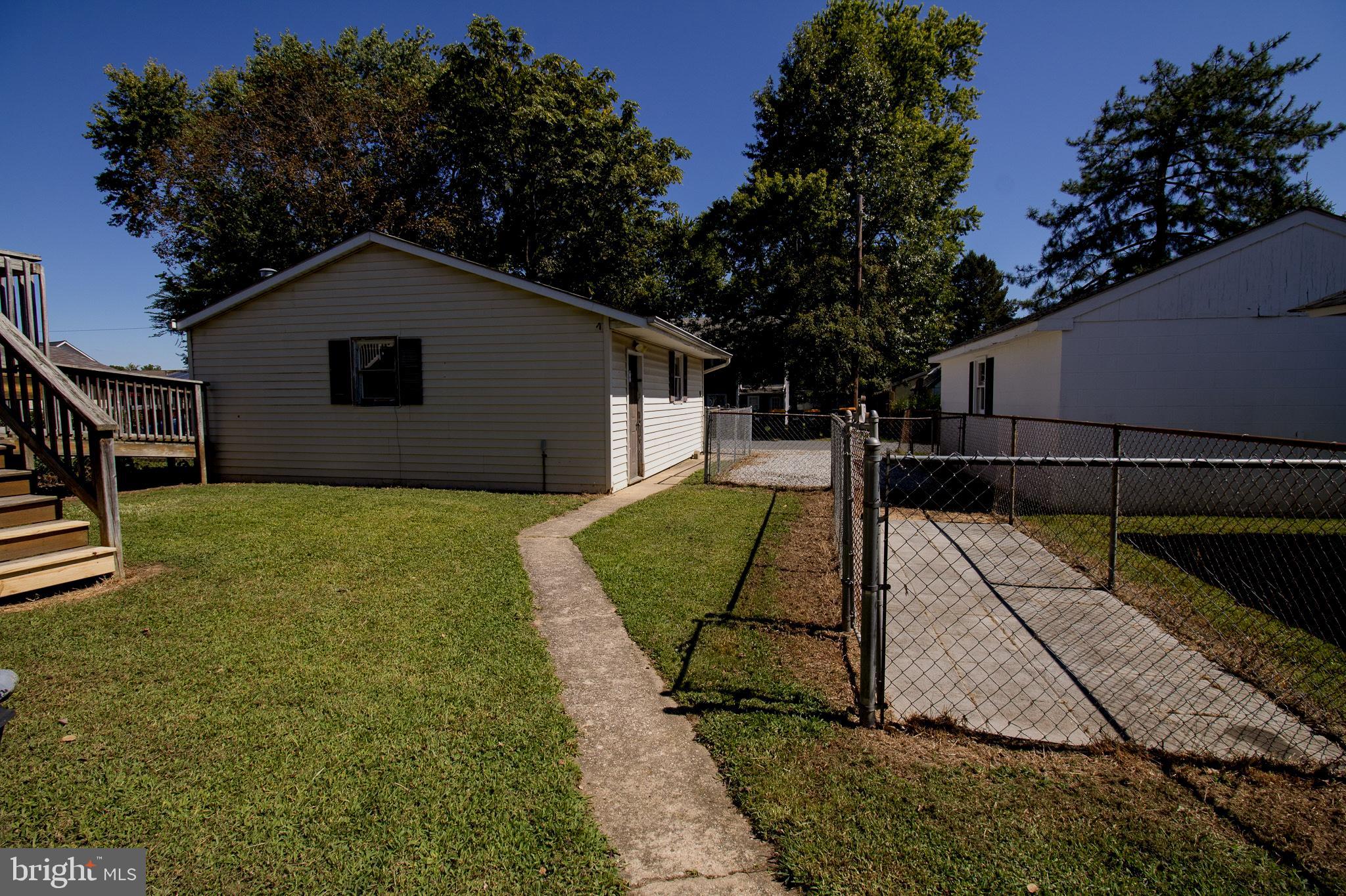 PARKWAY MANOR - Residential