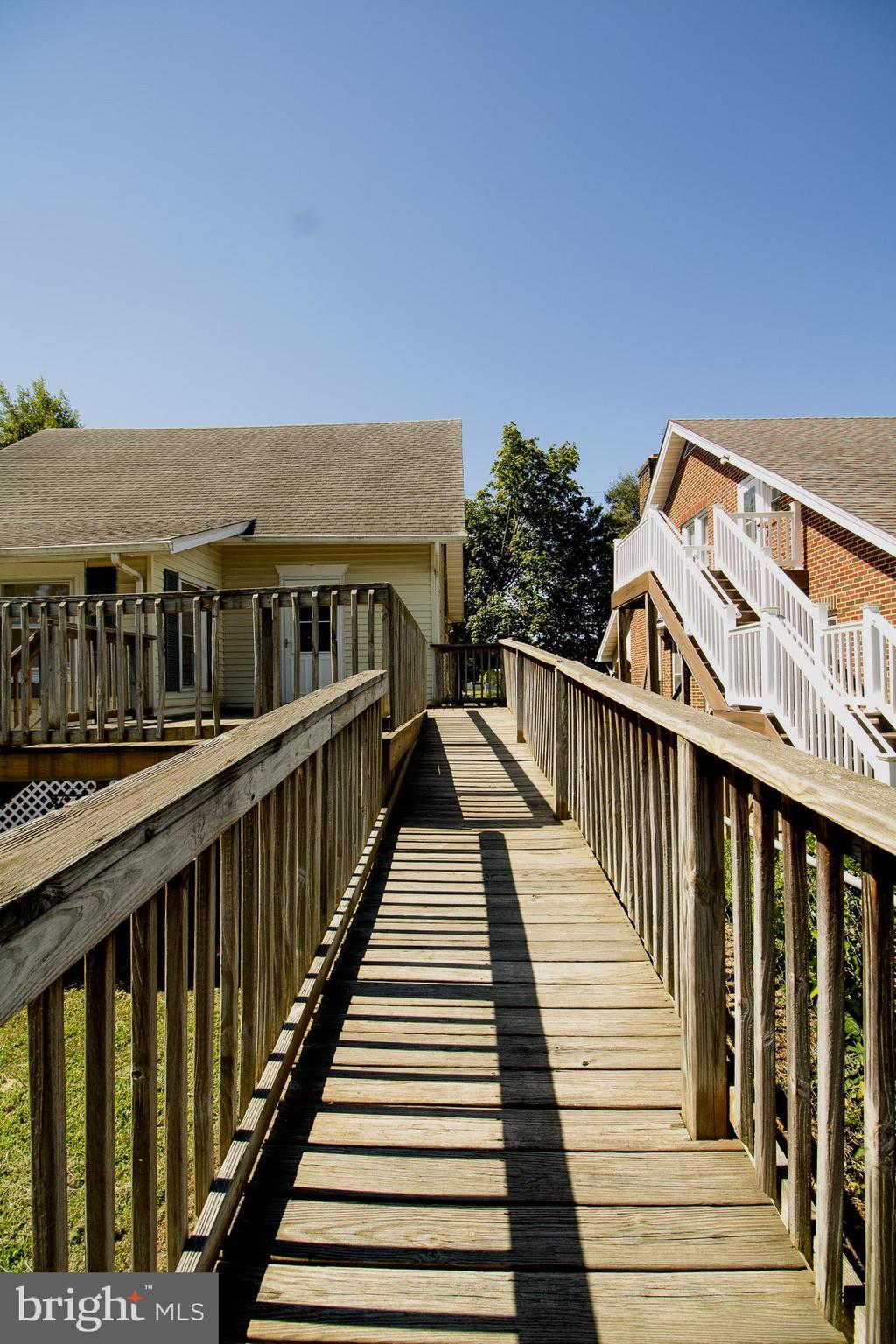 PARKWAY MANOR - Residential