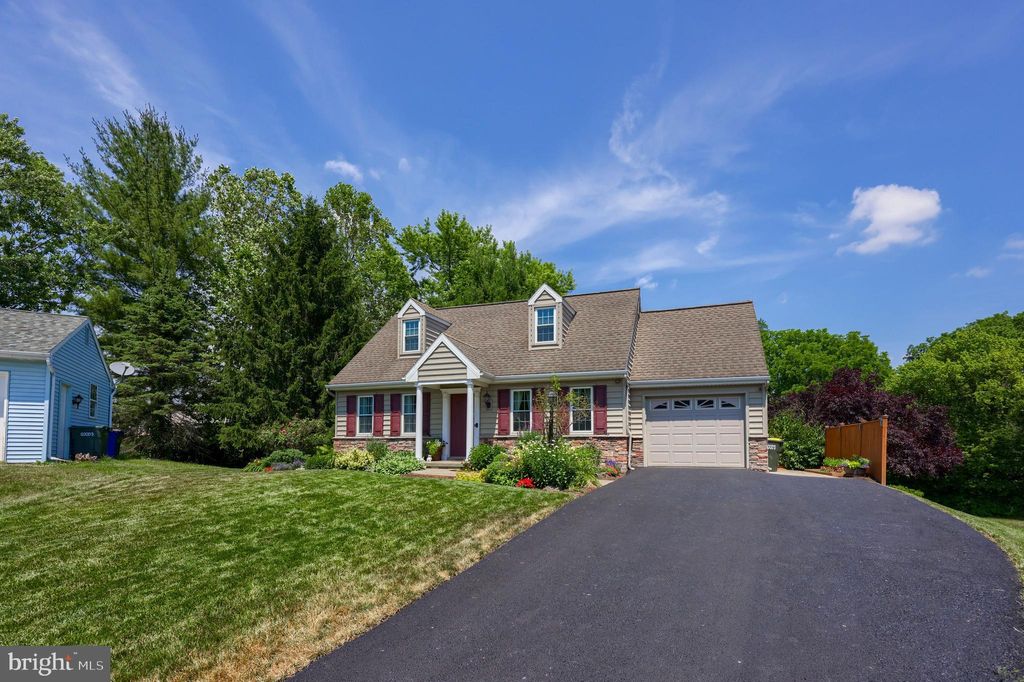 Photo of 449 Lupine Circle, Lancaster, PA 17602 (MLS # PALA2052756)