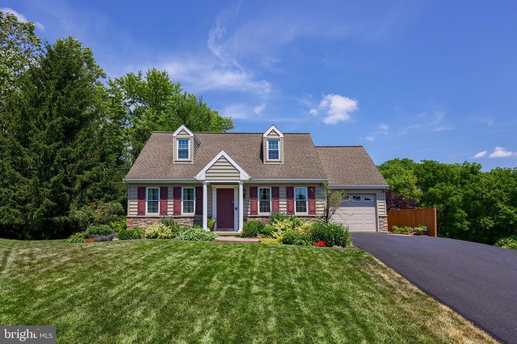 Photo of 449 Lupine Circle, Lancaster, PA 17602 (MLS # PALA2052756)