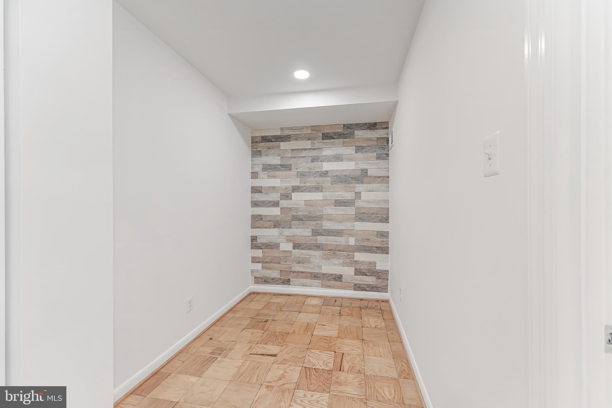 VANTAGE HILL - Residential