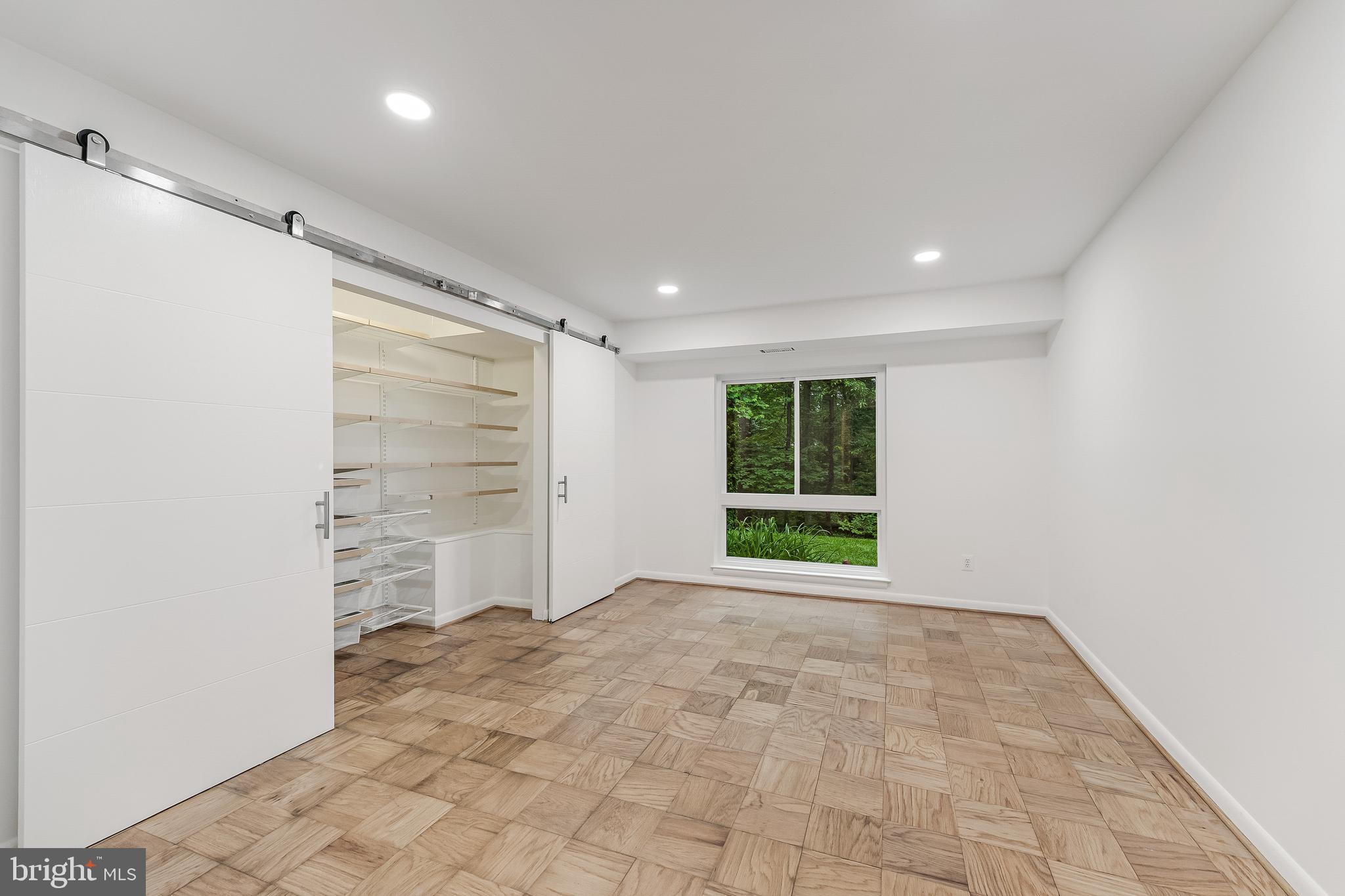 VANTAGE HILL - Residential