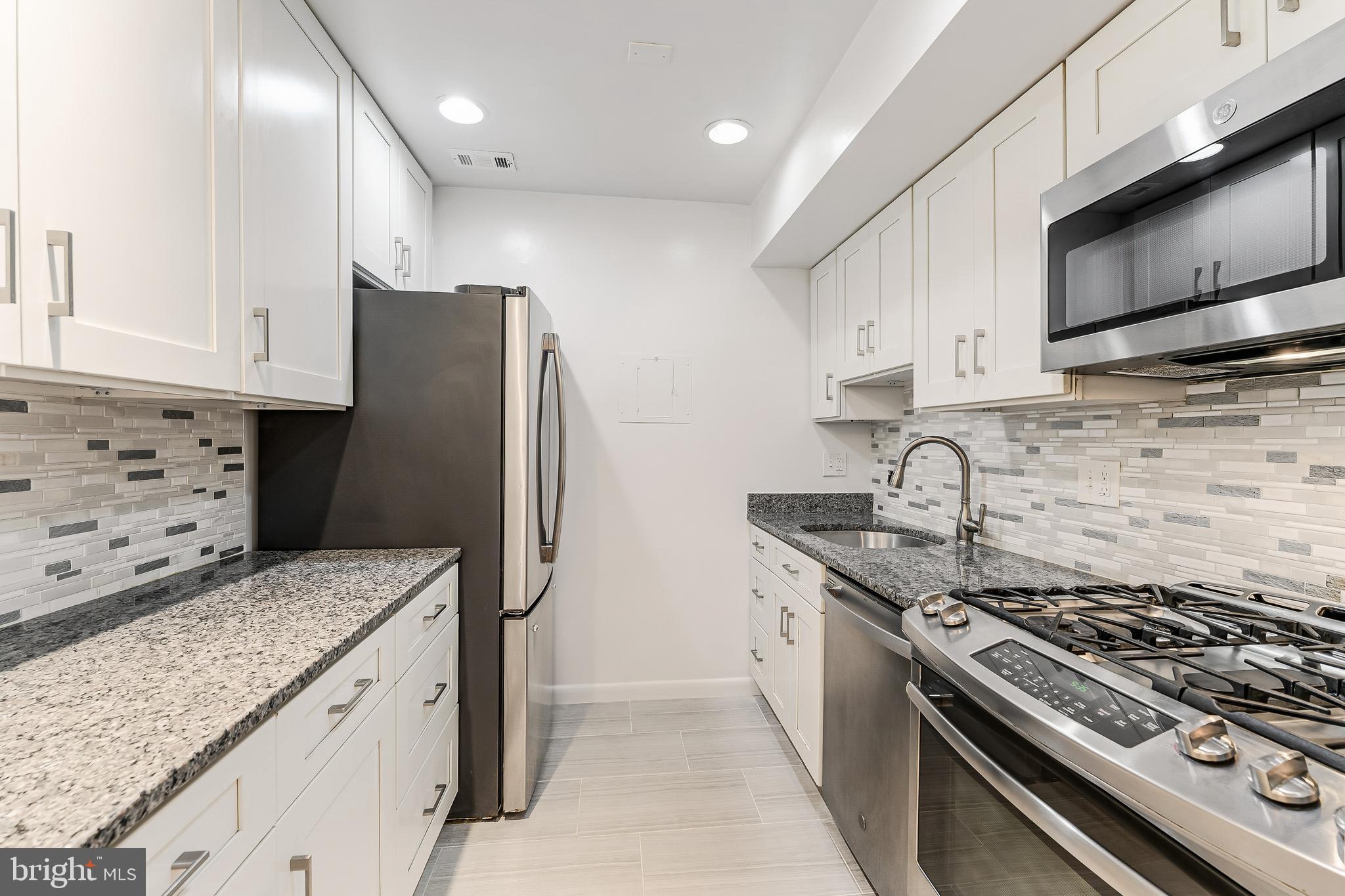VANTAGE HILL - Residential