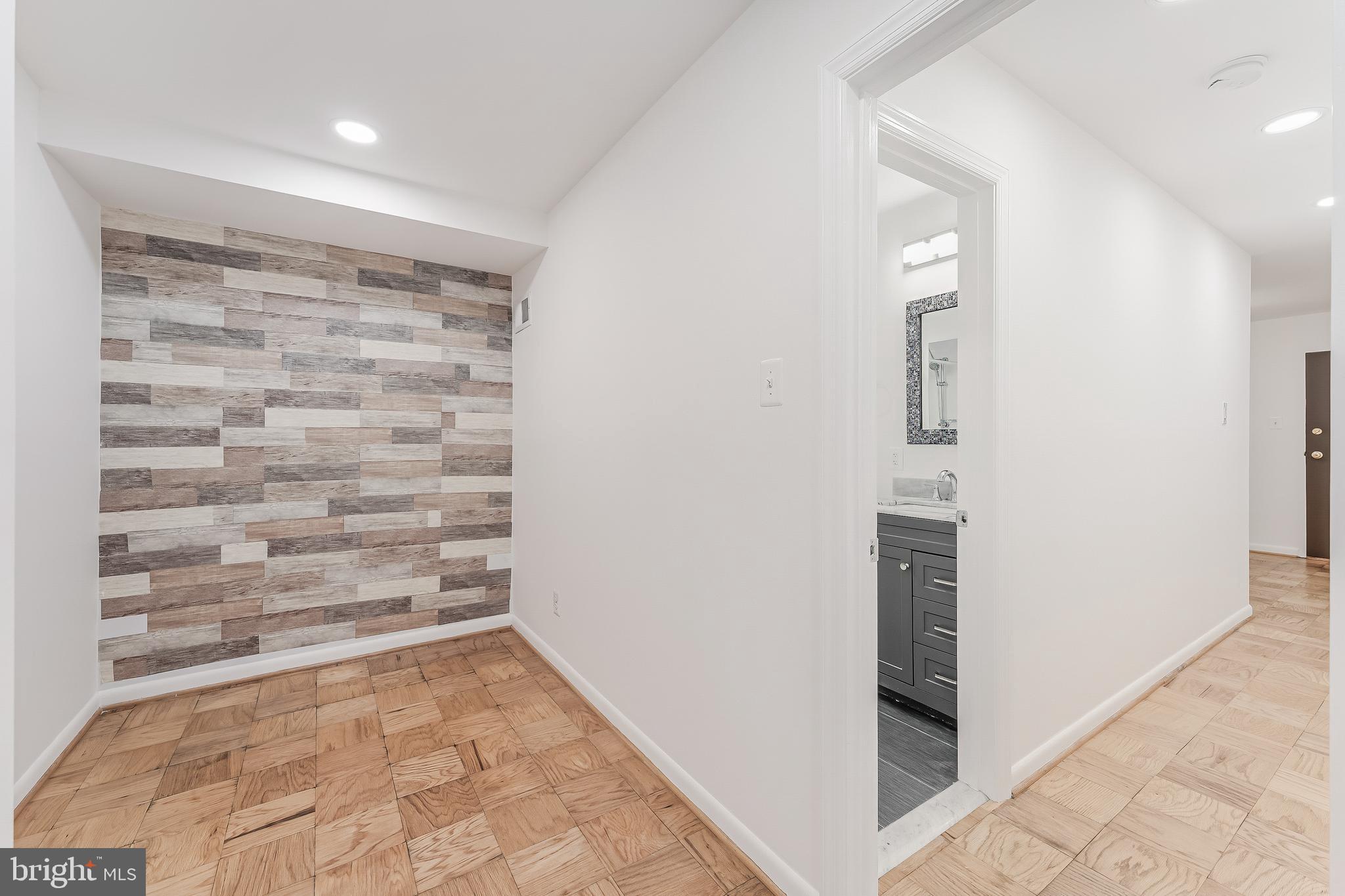VANTAGE HILL - Residential