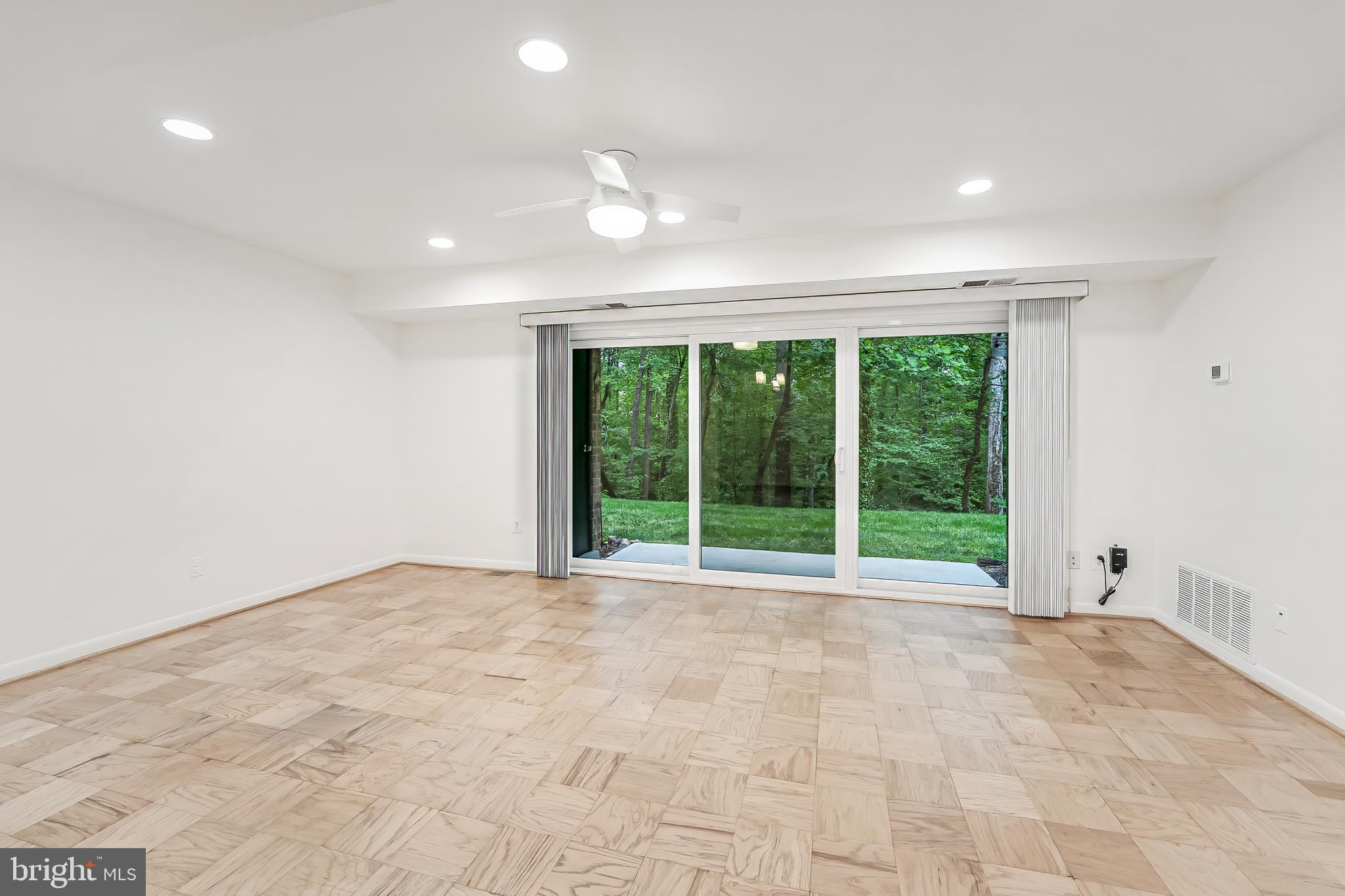 VANTAGE HILL - Residential