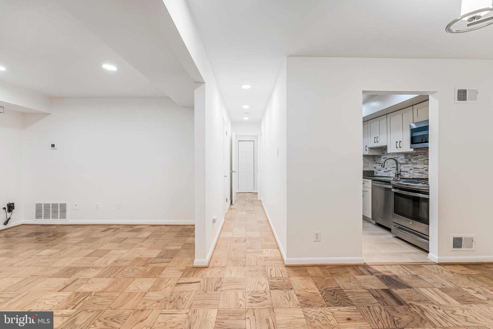 VANTAGE HILL - Residential