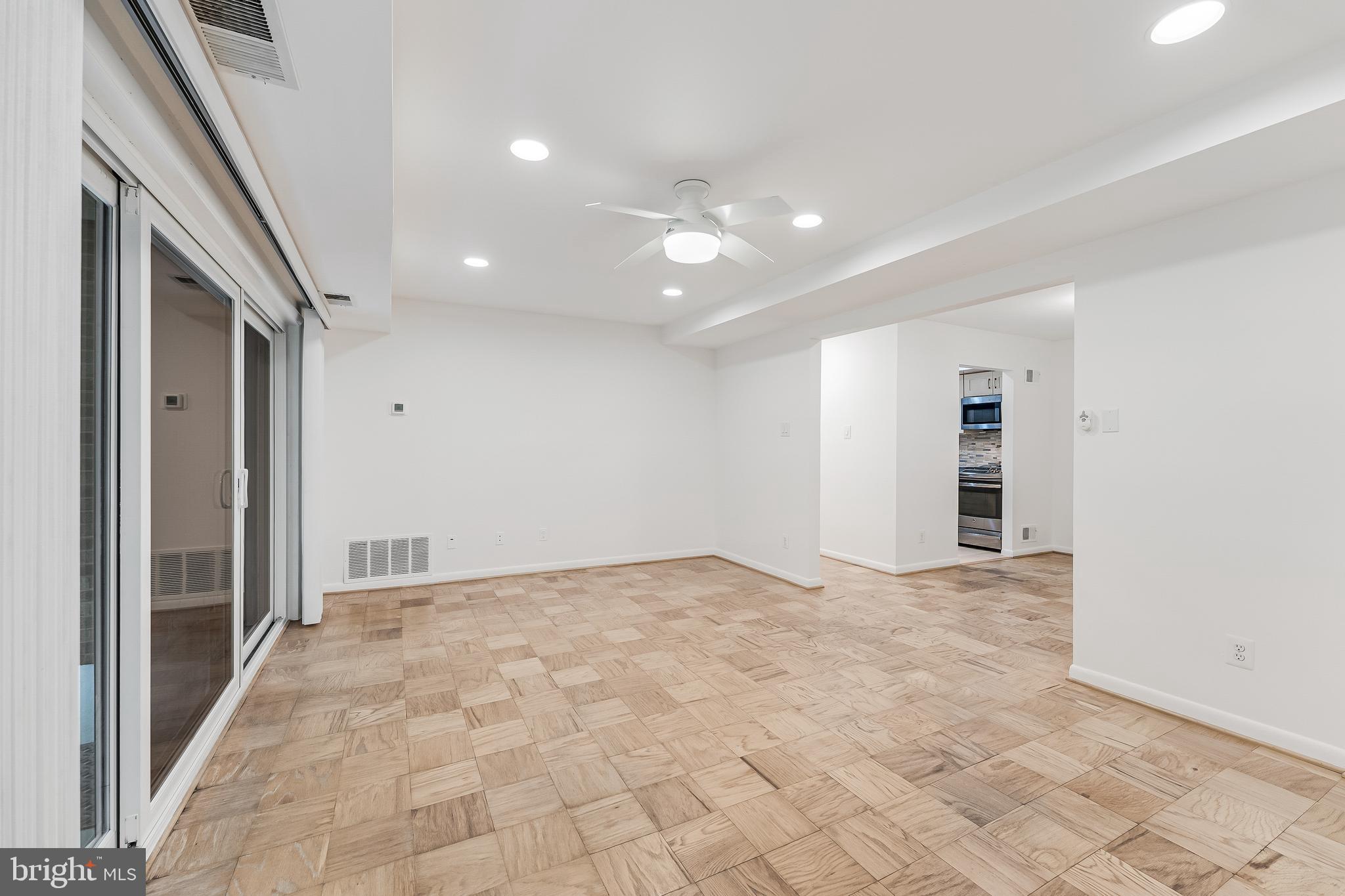 VANTAGE HILL - Residential