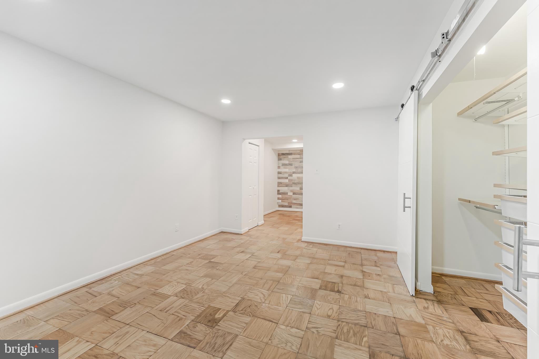 VANTAGE HILL - Residential