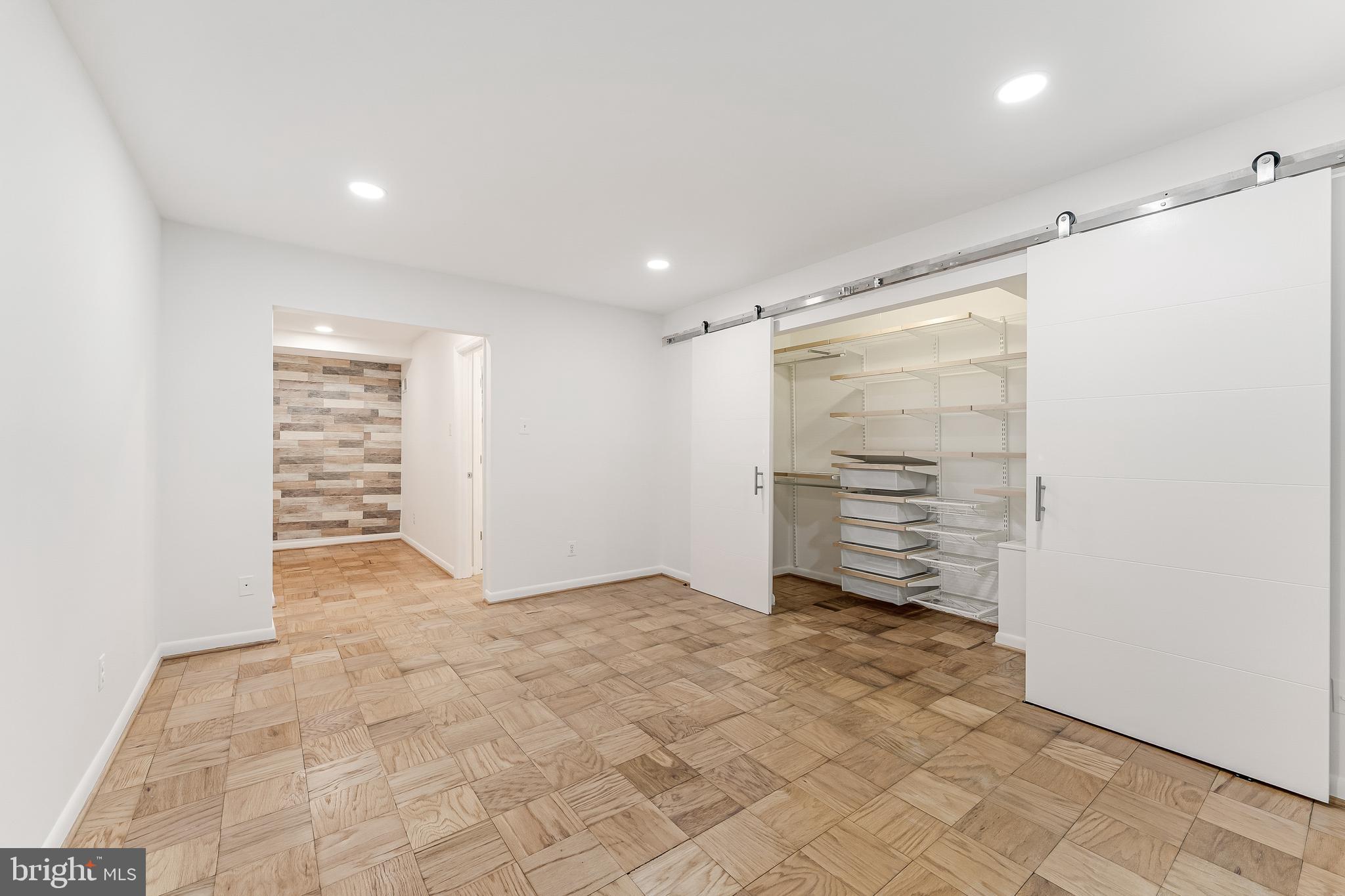 VANTAGE HILL - Residential