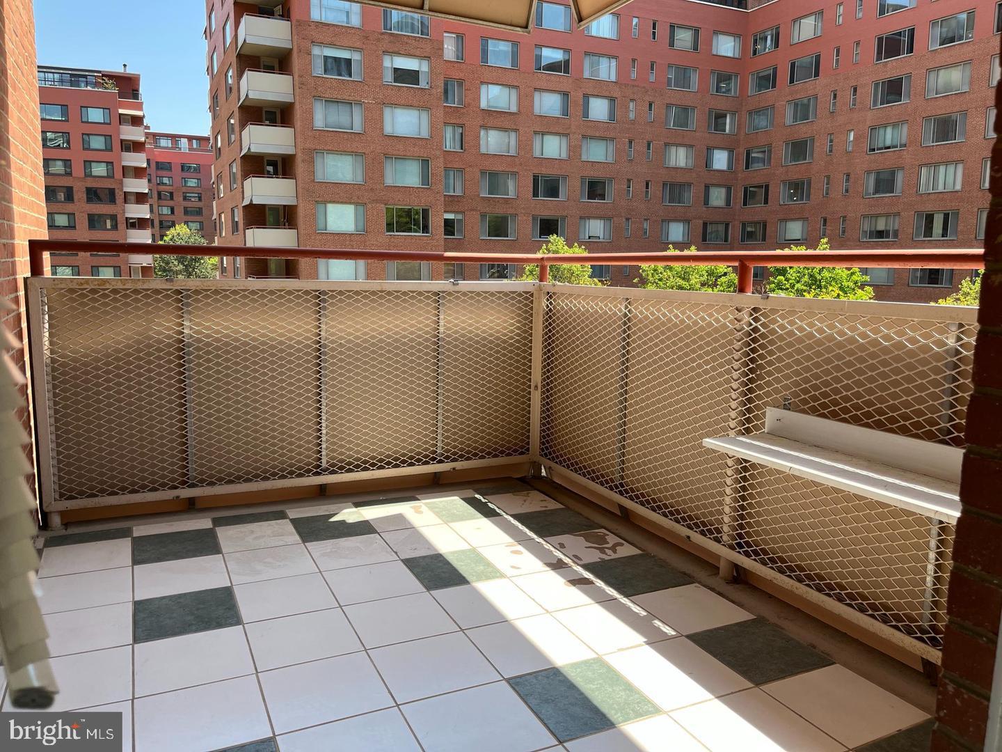 RIVER PLACE - Residential