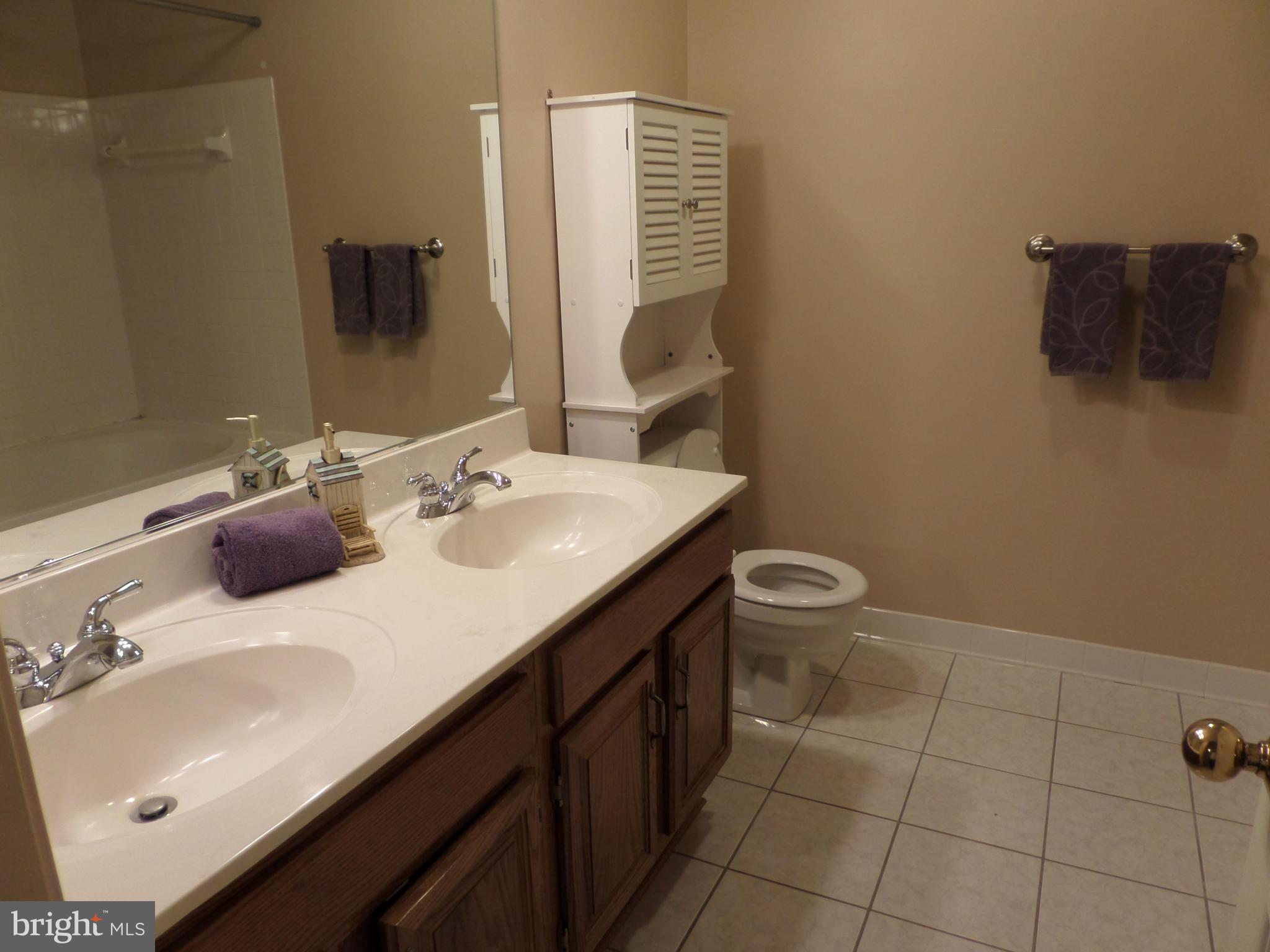 HAMPTON POINTE - Residential