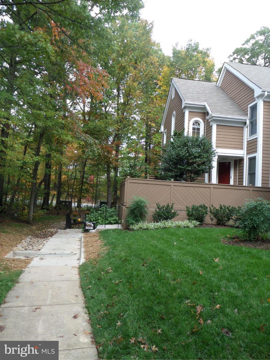 1 level living in sought after Hampton Pointe, 1 mile from Reston Town Center; Shopping & restaurants conveniently located close by at North Pointe Village Center. New SS kit. appliances, ceramic tile kit. floor. New carpet in MBR. Pergo wood flooring in foyer, LR, DR, & Den. Large private patio accessible from LR & MBR. Updated baths. Washer/Dryer in unit.