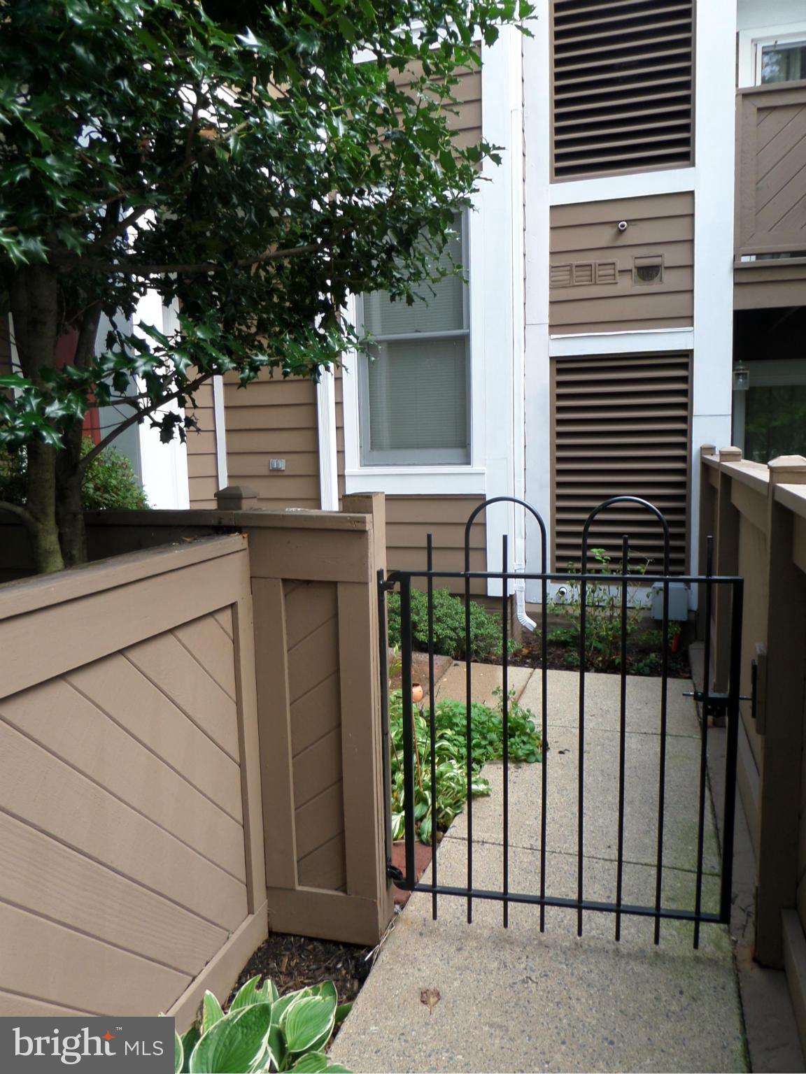 HAMPTON POINTE - Residential