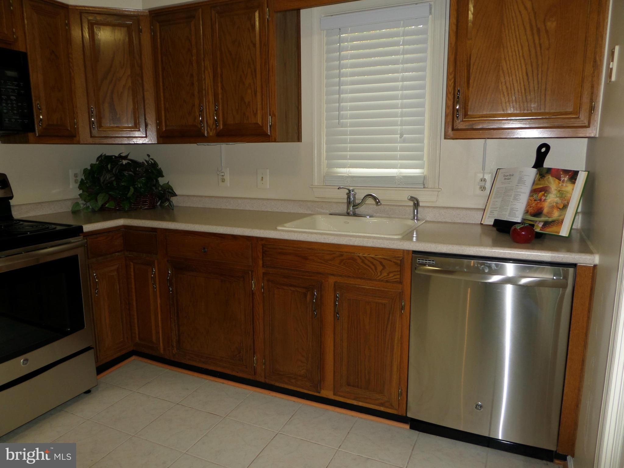 HAMPTON POINTE - Residential