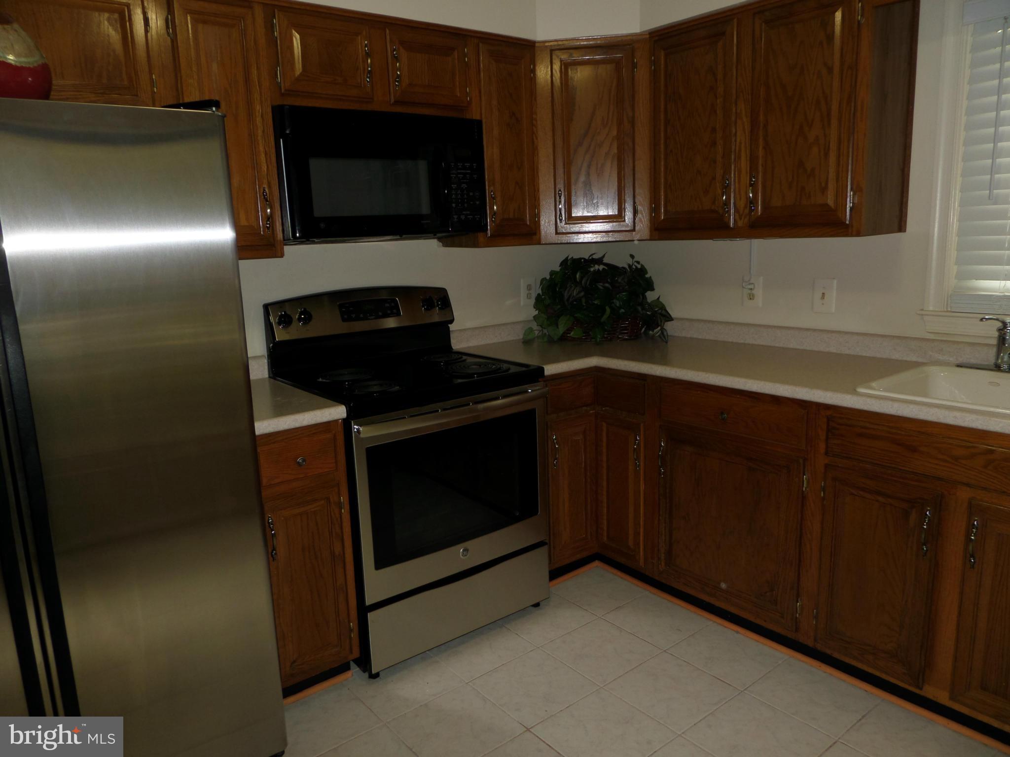 HAMPTON POINTE - Residential