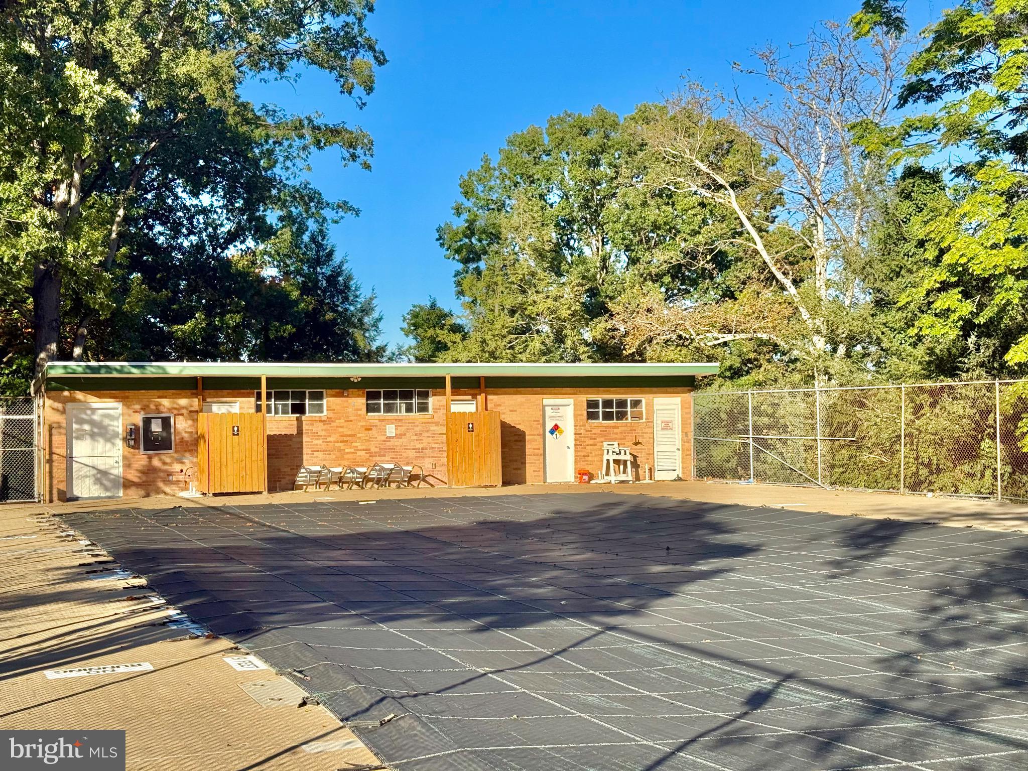 COLUMBIA KNOLL - Residential