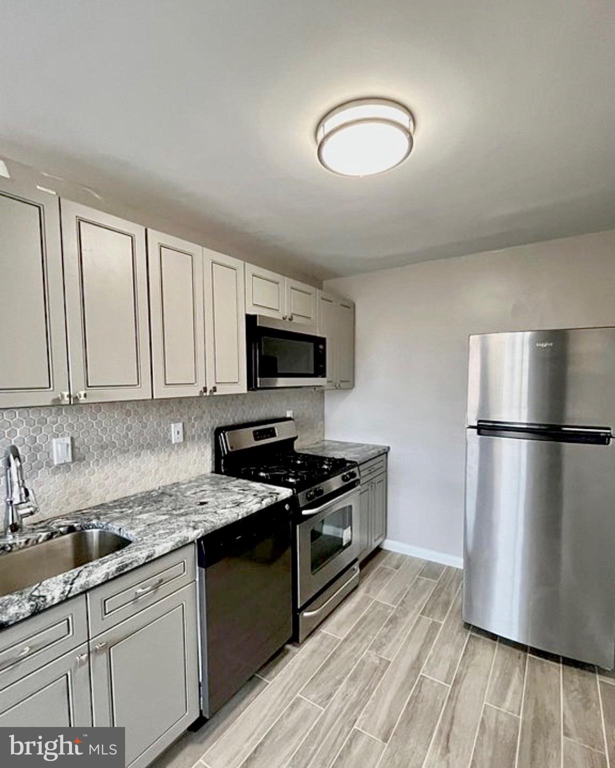 COLUMBIA KNOLL - Residential