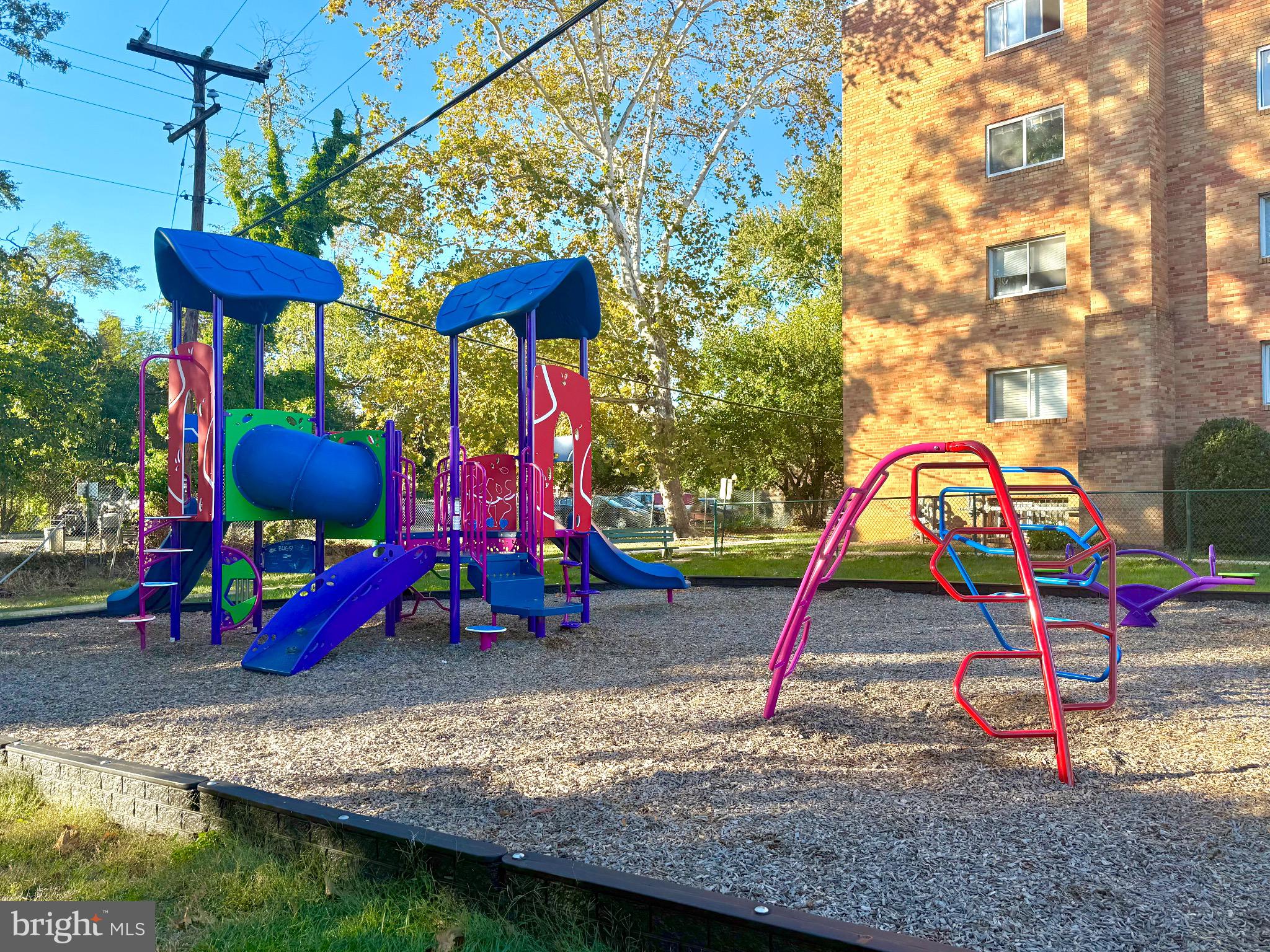 COLUMBIA KNOLL - Residential