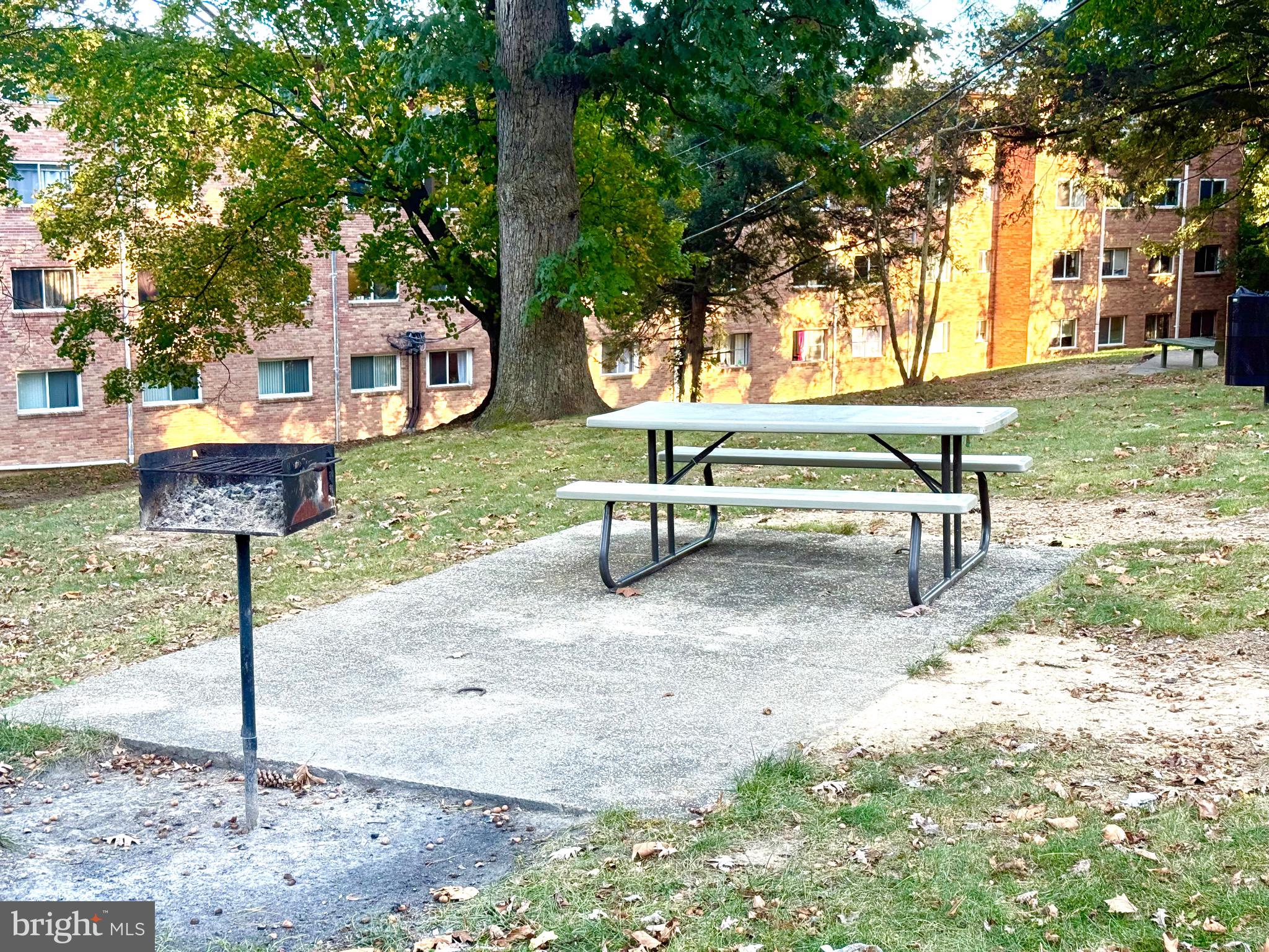 COLUMBIA KNOLL - Residential