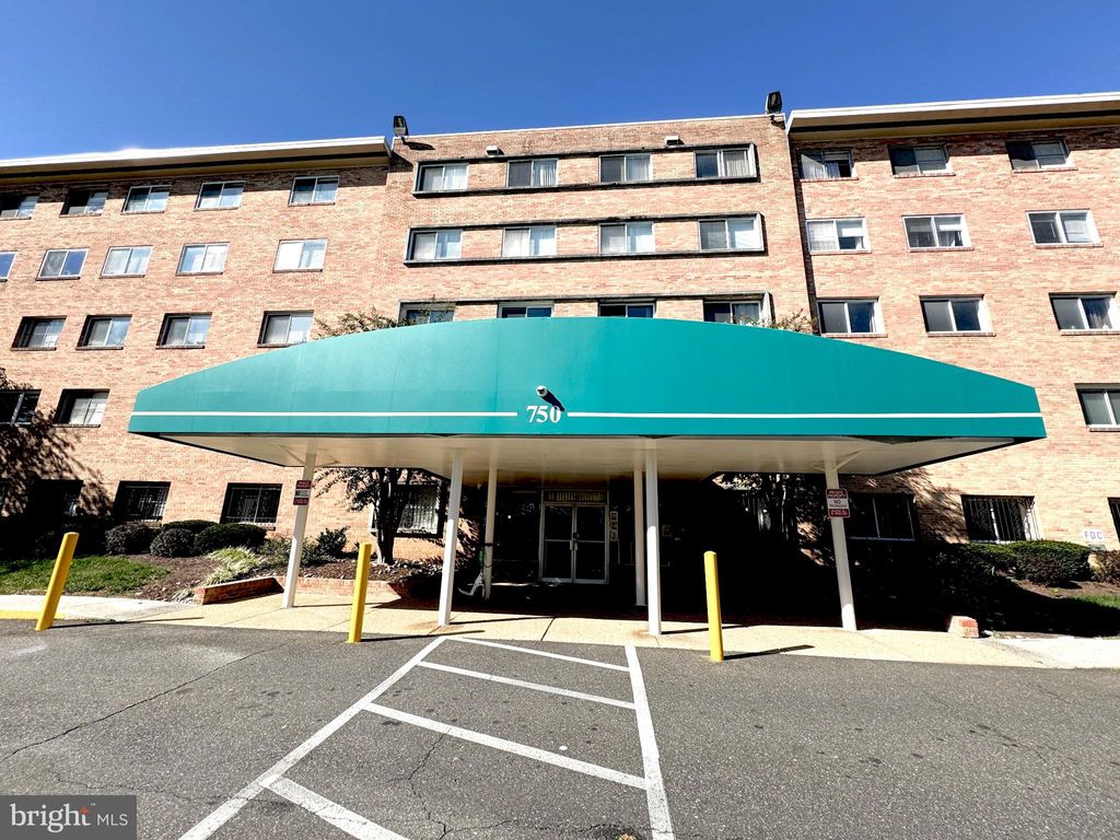 Photo of 750 S Dickerson Street #213, ARLINGTON, VA 22204 (MLS # VAAR2064658)