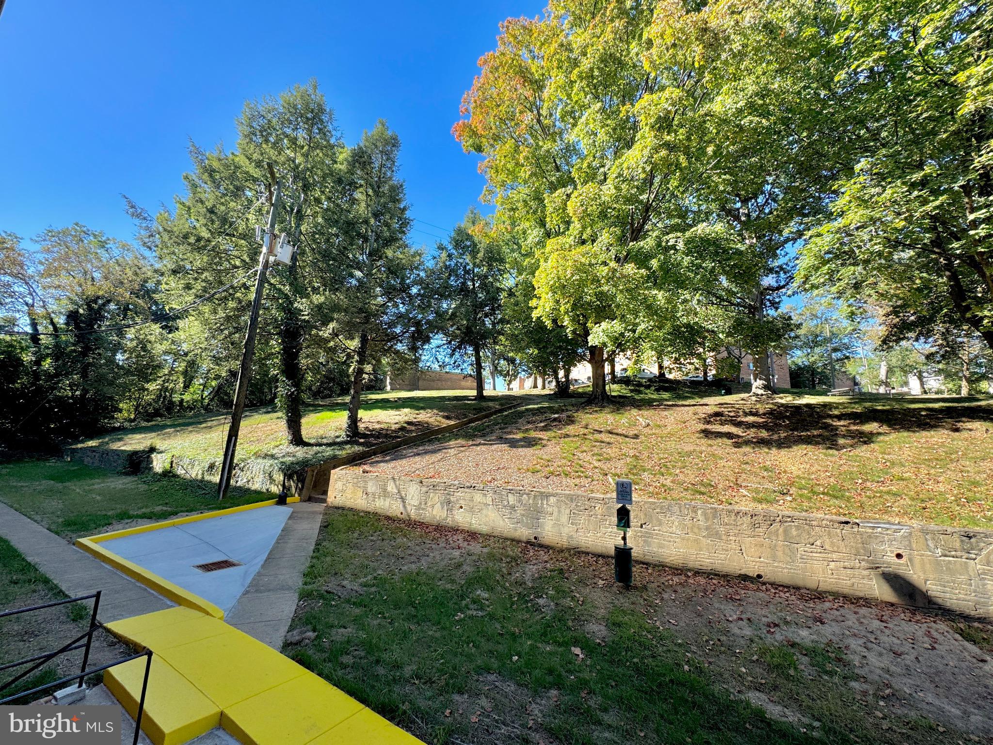 COLUMBIA KNOLL - Residential