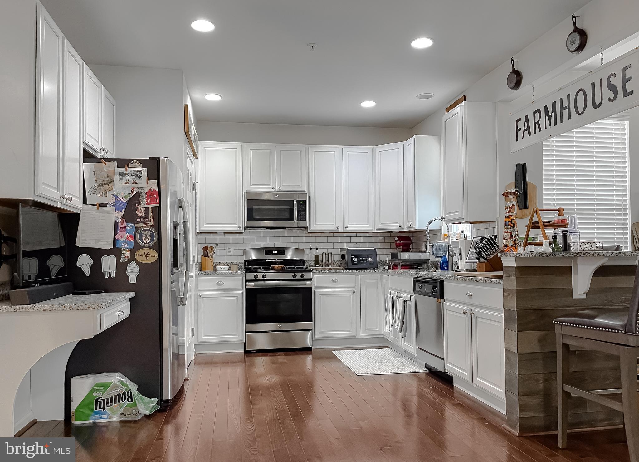 CLEMENTS POINTE - Residential