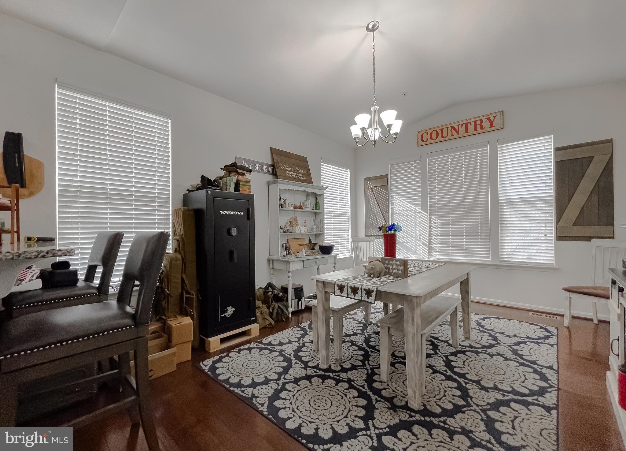 CLEMENTS POINTE - Residential