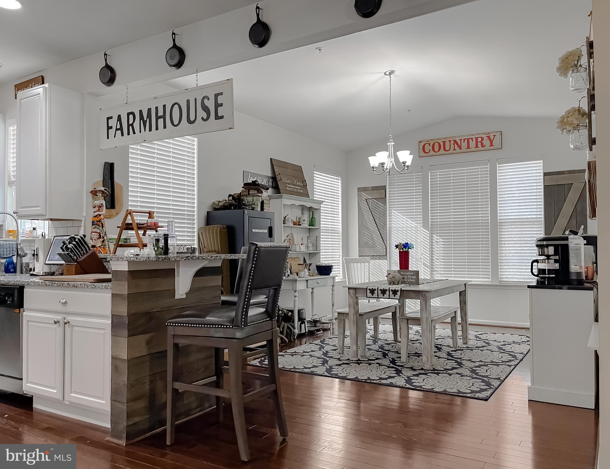 CLEMENTS POINTE - Residential