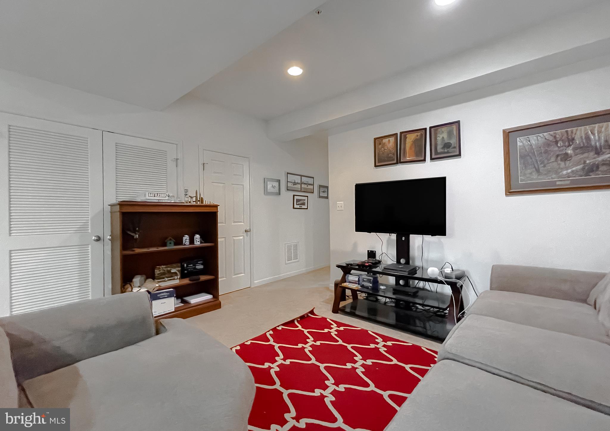 CLEMENTS POINTE - Residential