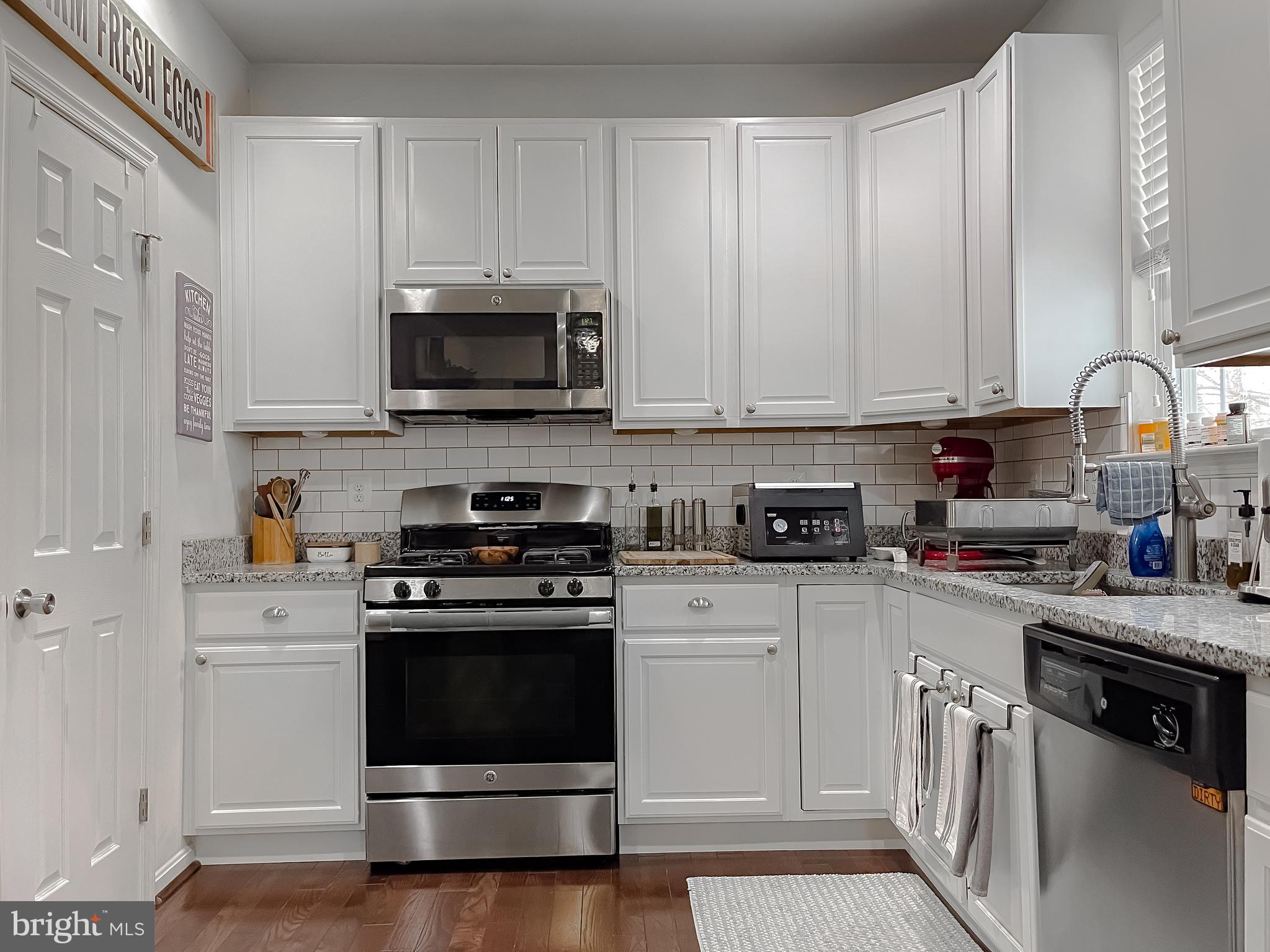 CLEMENTS POINTE - Residential