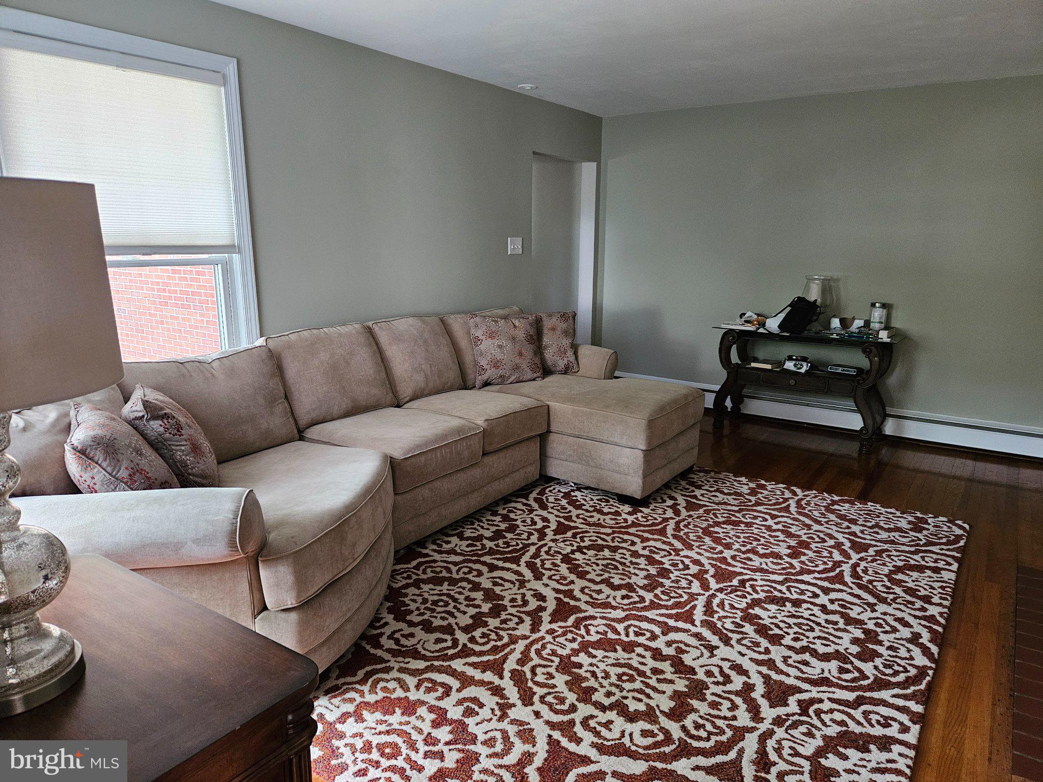 5 E TAUNTON AVENUE